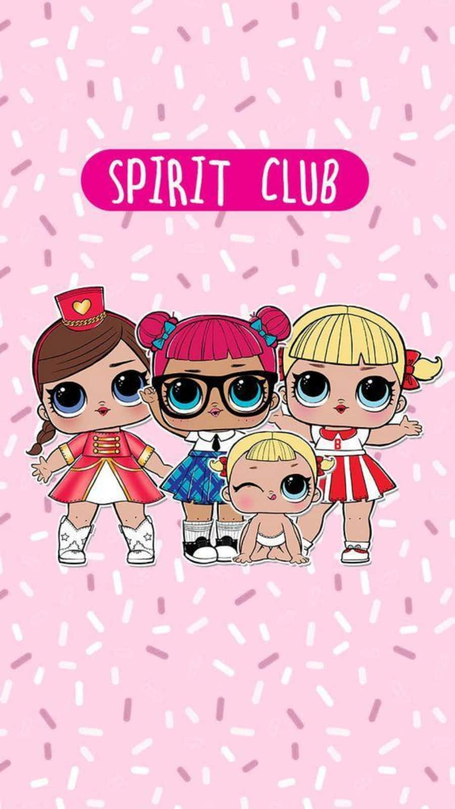 四個LOL Surprise公仔穿著啦啦隊服裝，在帶有糖粒的粉紅色背景上，有「Spirit Club」標誌。