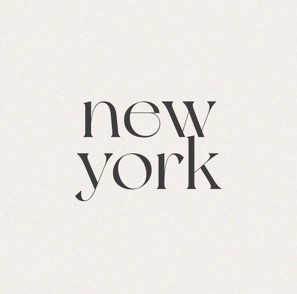 Minimalist Typography 桌布 壁紙 — 在帶有紋理的米白色背景上，以優雅的黑色手寫字體呈現「new york」的極簡字體設計。