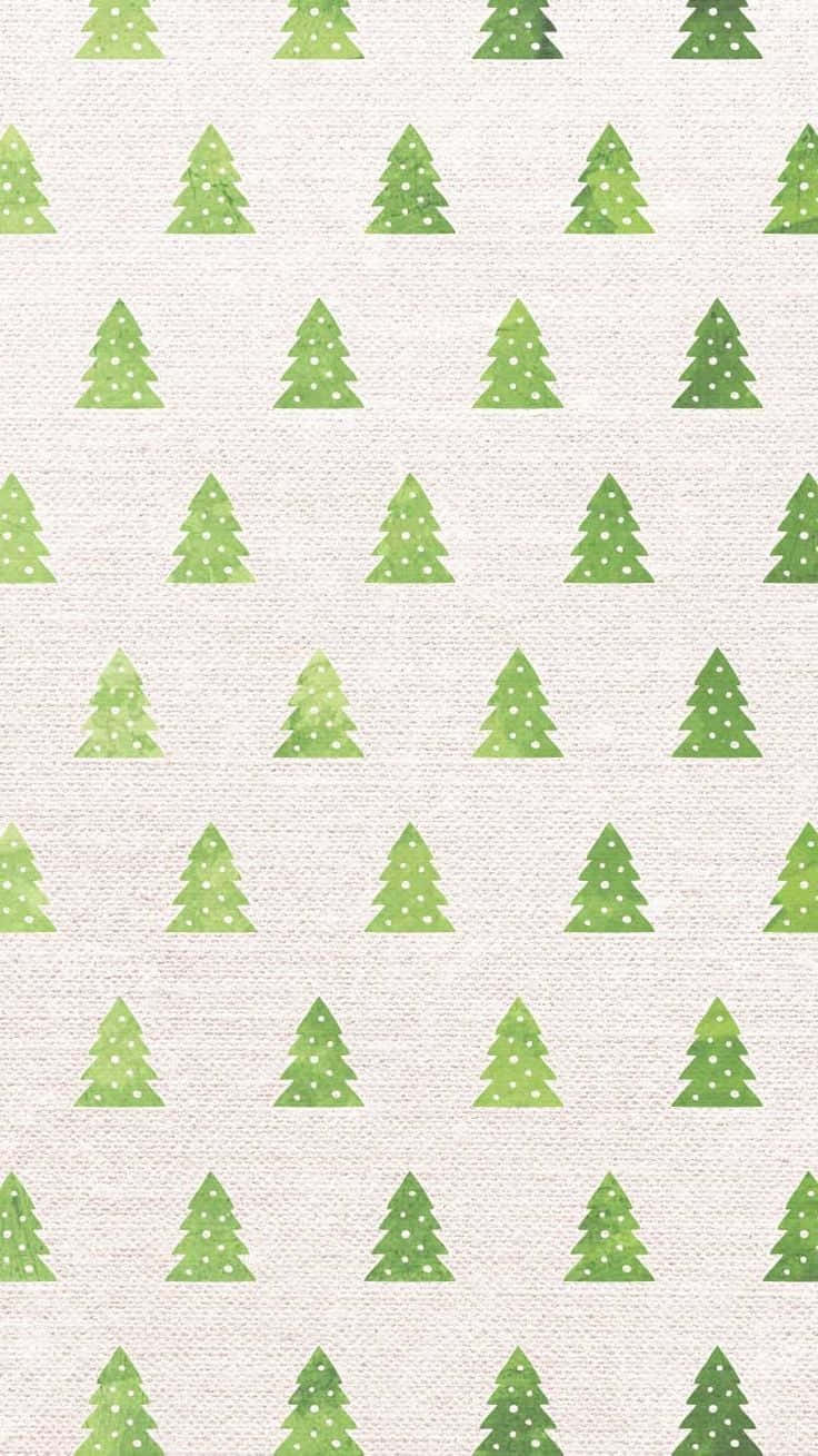 Boho Christmas 桌布 壁紙 — 在帶有紋理的米白色背景上，重複的綠色松樹圖案帶有白色圓點。