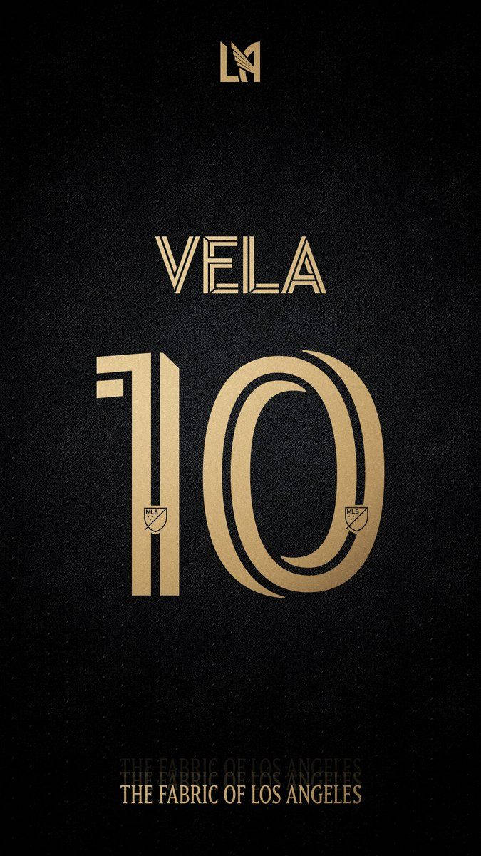 LAFC Vela 10 壁紙 — 在帶有紋理的黑色背景上，印有MLS標誌和球隊口號的醒目金色「VELA 10」球衣號碼。