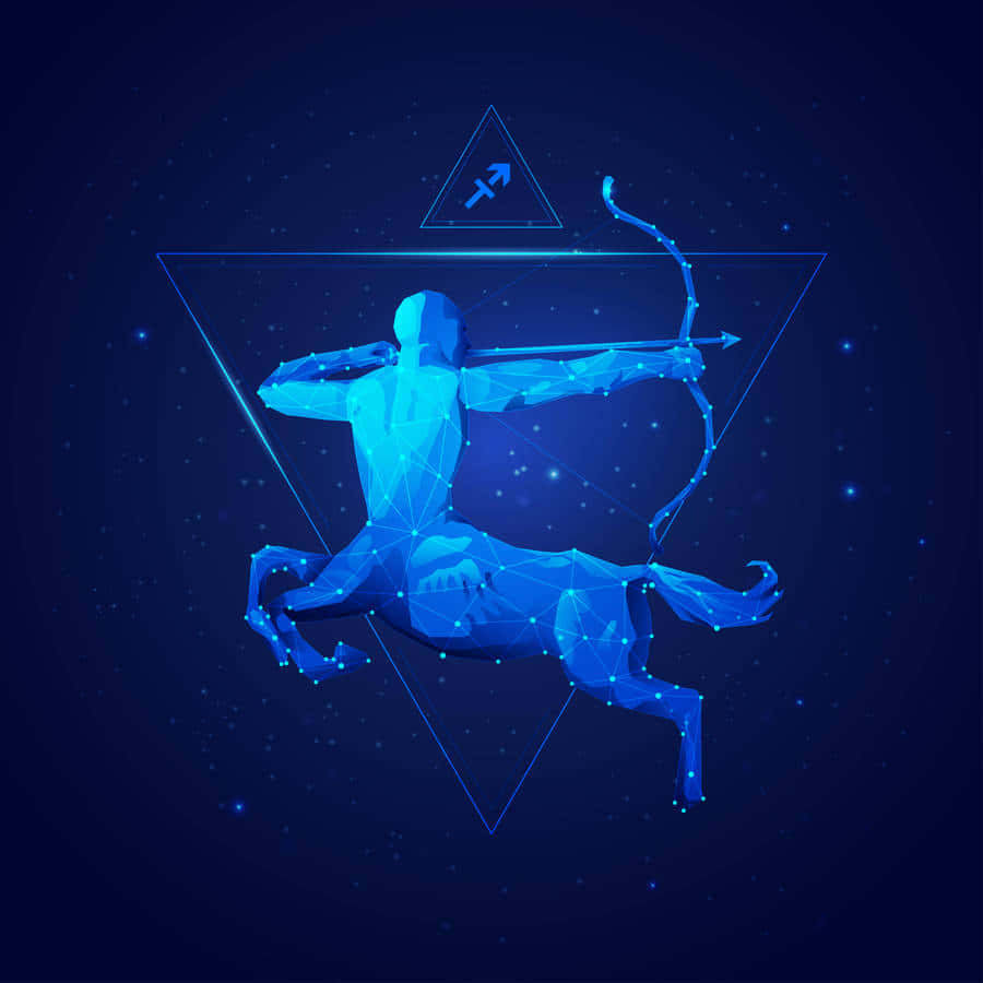 人馬座 桌布 壁紙 — 在幾何三角形框起的星空夜空中，一個發光的藍色低多邊形半人馬弓箭手。