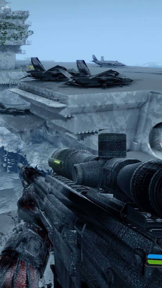 玩家在雪地航空母艦上持步槍，旁有戰鬥機