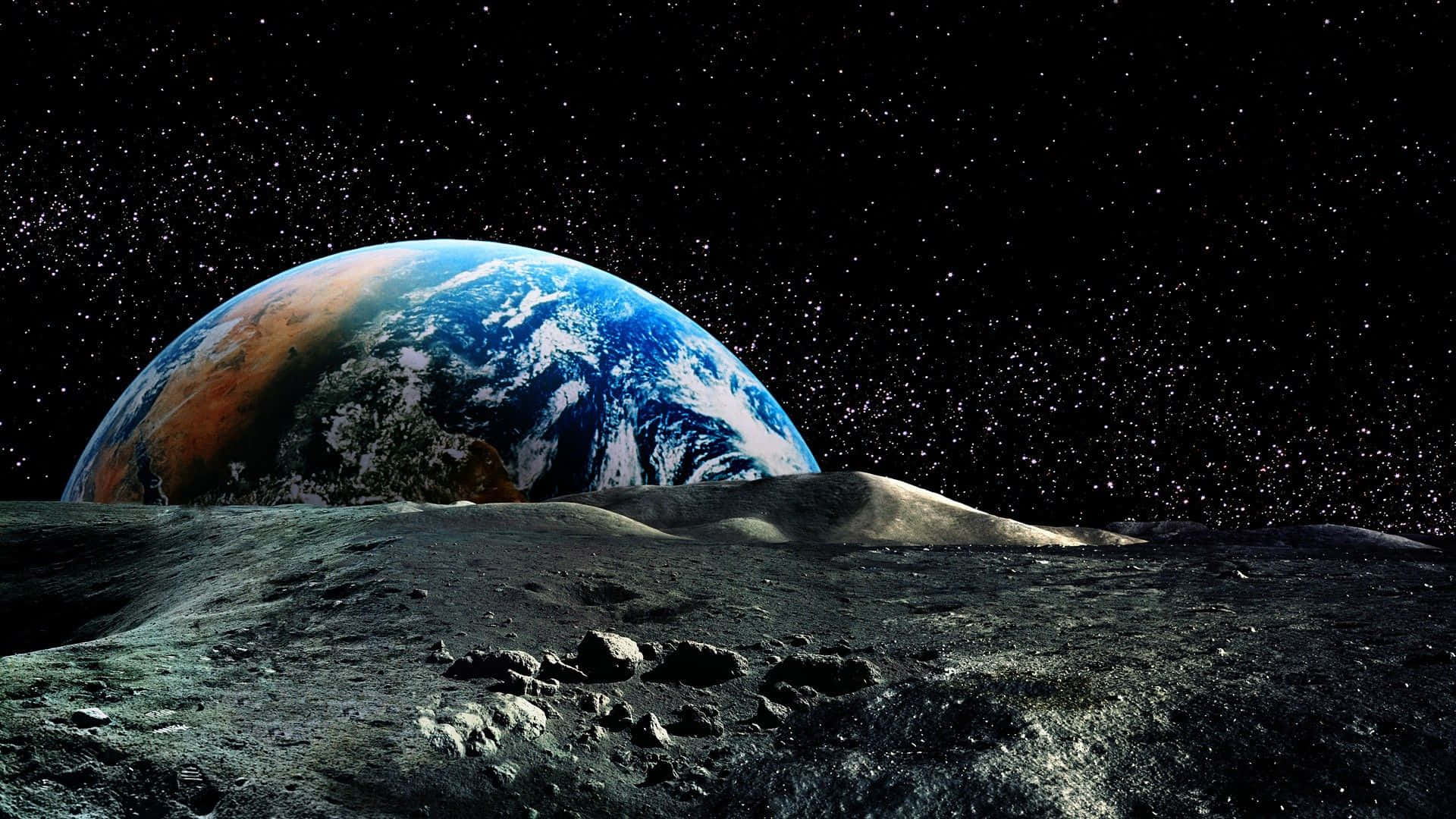 Earth Science 桌布 壁紙 — 在星空的宇宙景觀中，地球從佈滿隕石坑的月球景觀上升起。
