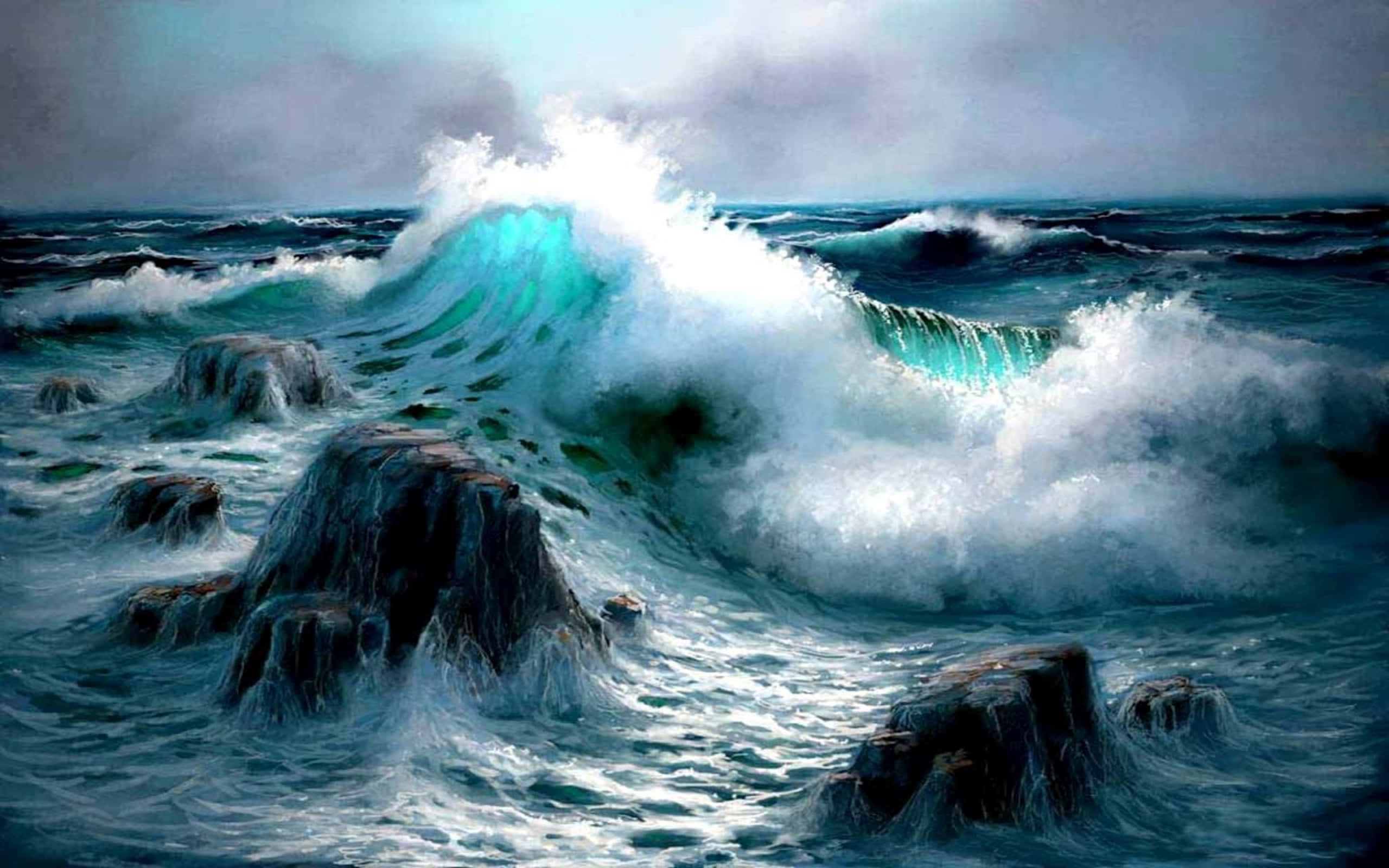 Tides 桌布 壁紙 — 在暴風雨灰濛濛的天空下，巨大的藍綠色海浪拍打著深色岩石。