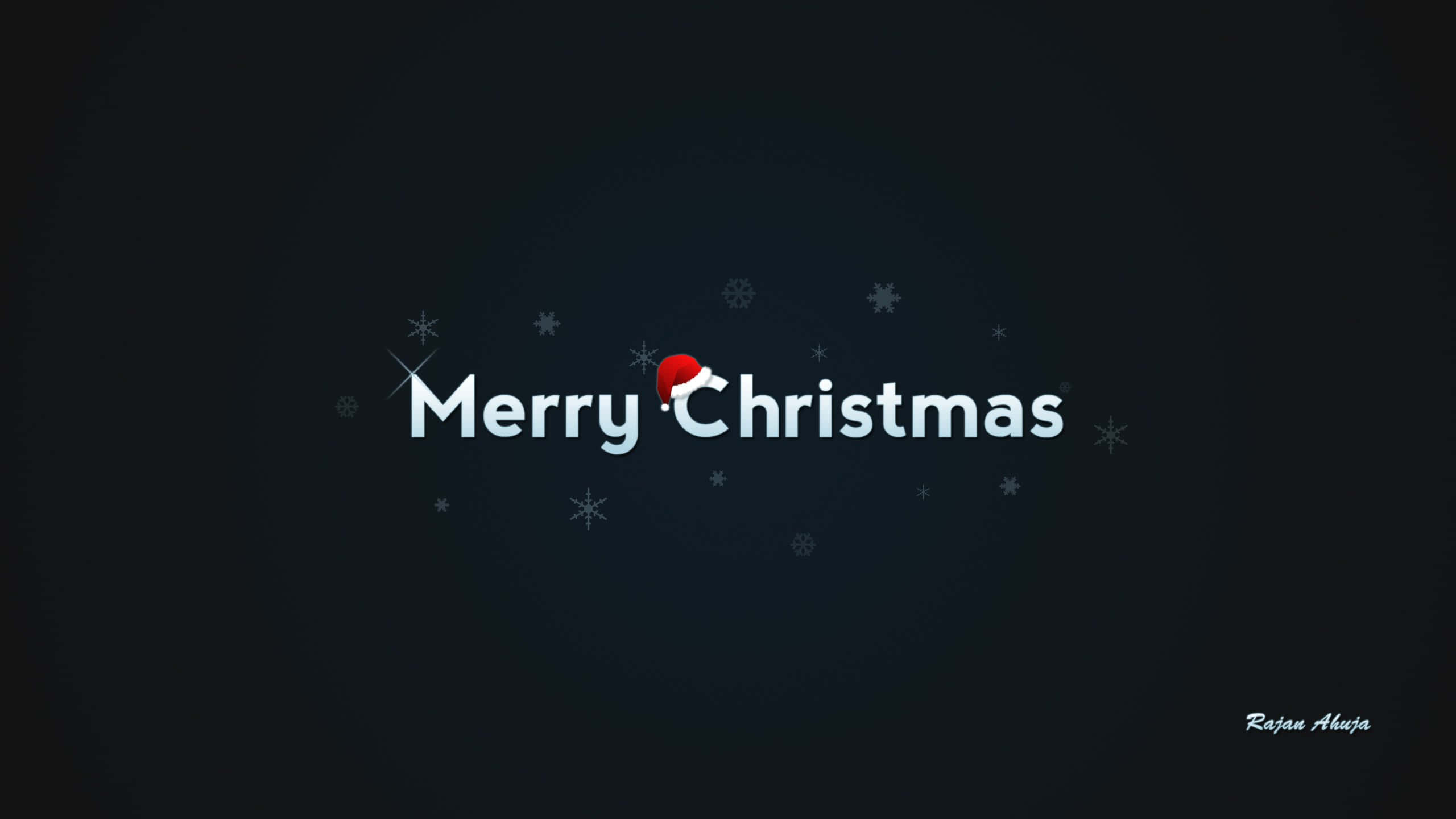 簡約聖誕 桌布 壁紙 — 在深色漸變背景上，白色「Merry Christmas」文字，字母「i」上戴著紅色聖誕帽，周圍環繞雪花。