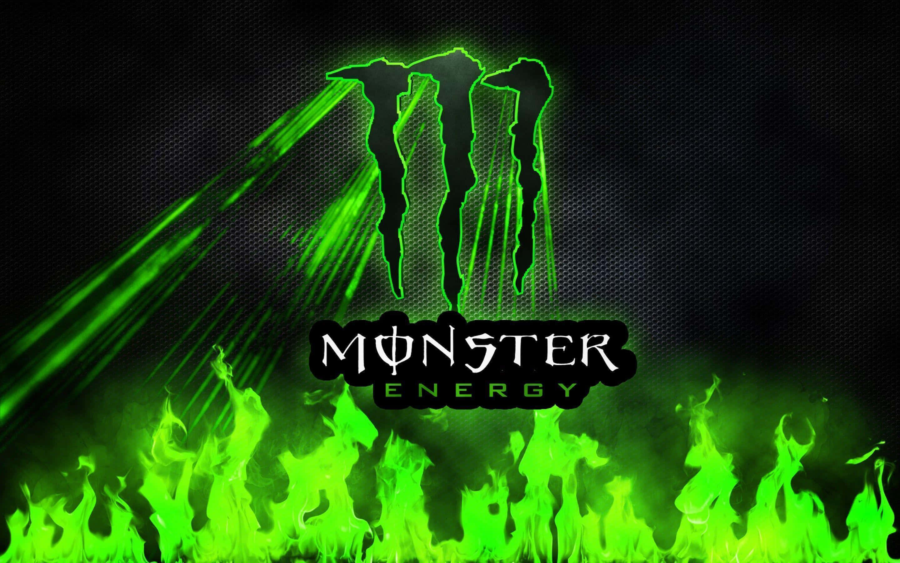 Monster Energy 桌布 壁紙 — 在深色紋理背景上，帶有火焰的鮮綠色Monster Energy標誌。
