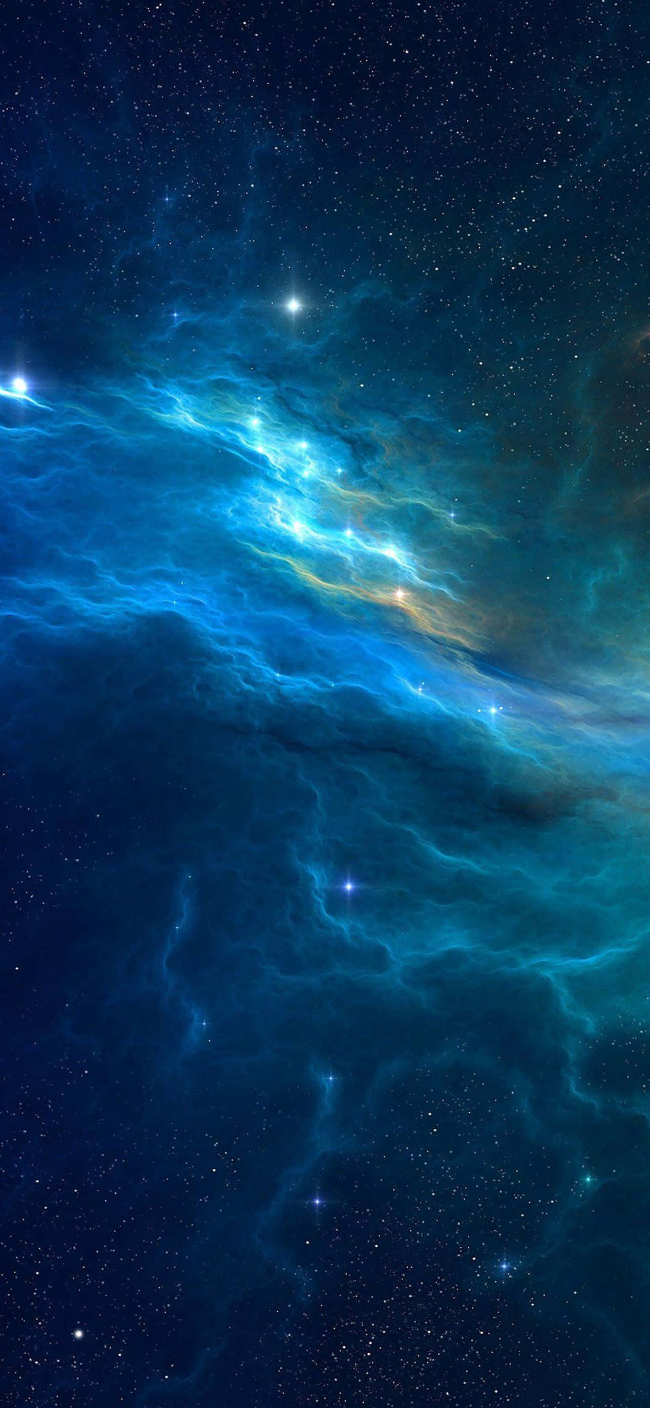 藍色 iPhone 桌布 壁紙 — 在深靛藍色的天空下，一個充滿活力的宇宙星雲在星場中旋轉著電藍色和藍綠色的氣體。