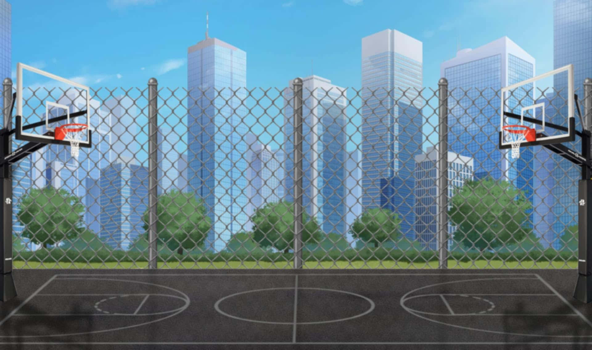 戶外籃球場，帶有鐵絲網圍欄，背景是城市天際線。