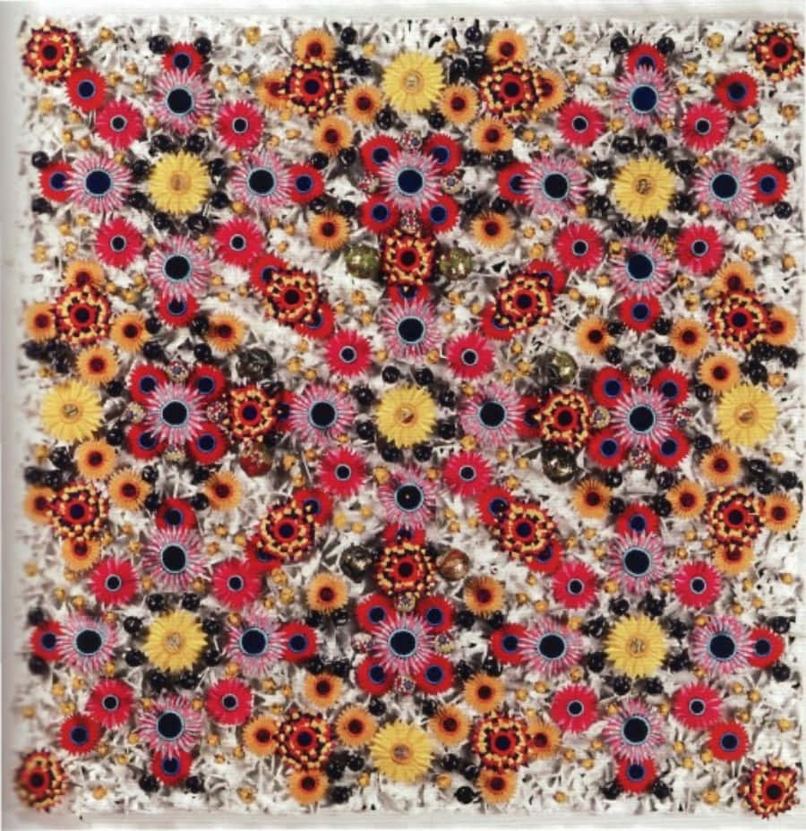 Textile Art 桌布 壁紙 — 在紋理白色背景上，以紅色、黃色和黑色呈現色彩繽紛的花狀形狀的鮮豔抽象圖案。