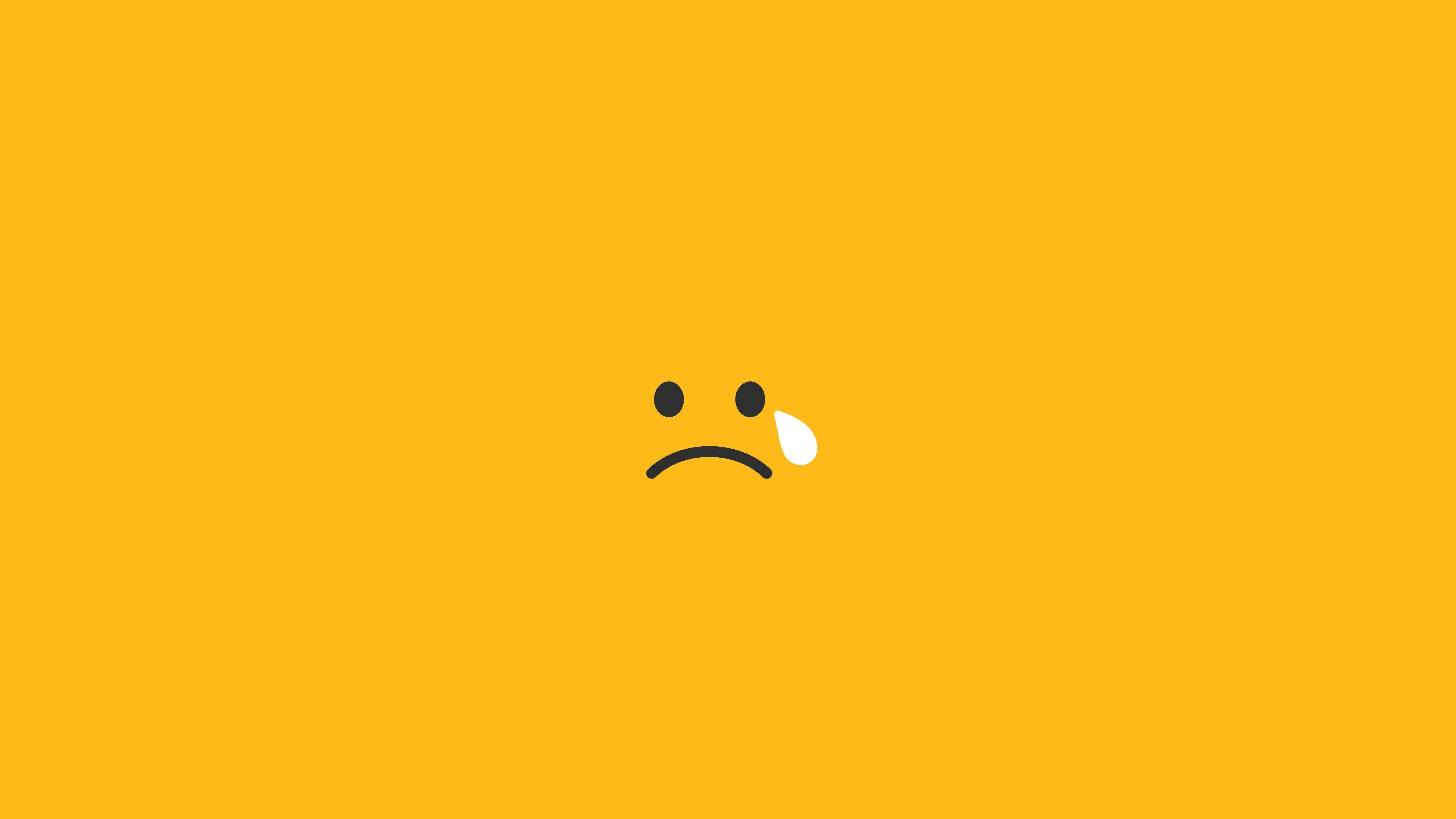 emoji 桌布 壁紙 — 在純色溫暖黃色背景上，一個極簡悲傷的臉孔流下一滴眼淚。