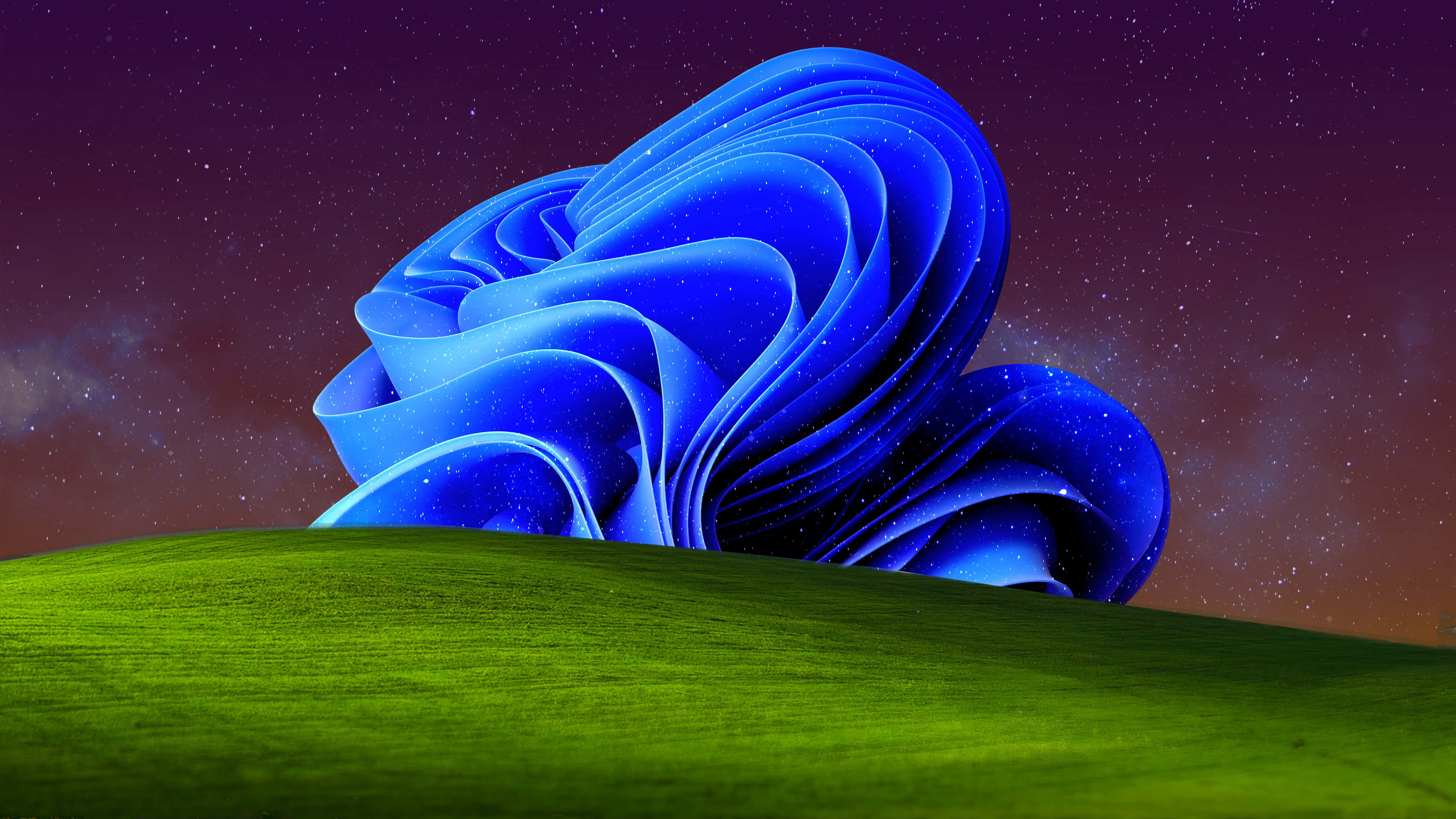 Windows Xp Bliss 桌布 壁紙 — 在繁星點點的暮色天空下，一座發光的藍色抽象花卉雕塑從充滿活力的綠色山丘上崛起。