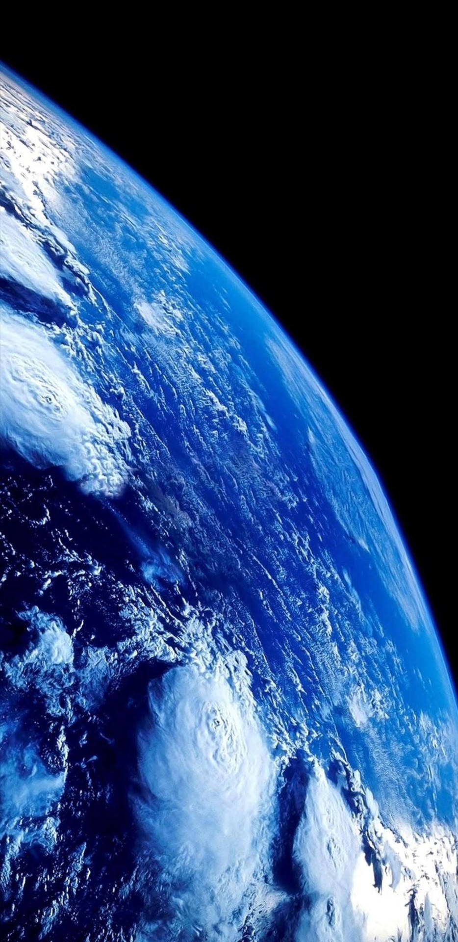 從太空看到的地球，有藍色海洋、白色雲層和黑色虛空