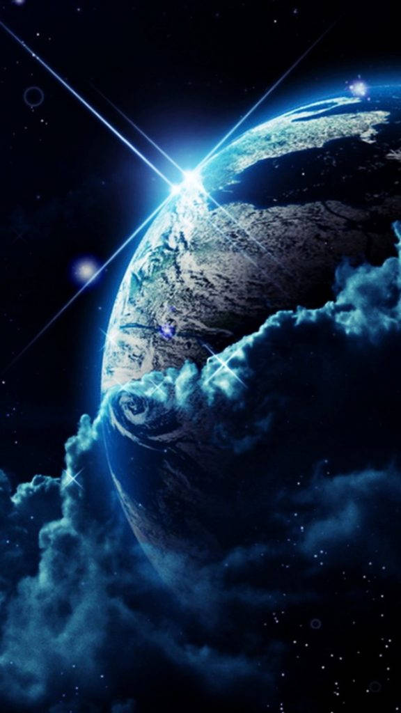 地球銀河 iPhone 壁紙 — 從太空看到的一顆發光藍色地球，帶有旋轉的雲層和明亮的星爆，背景是黑暗的宇宙。