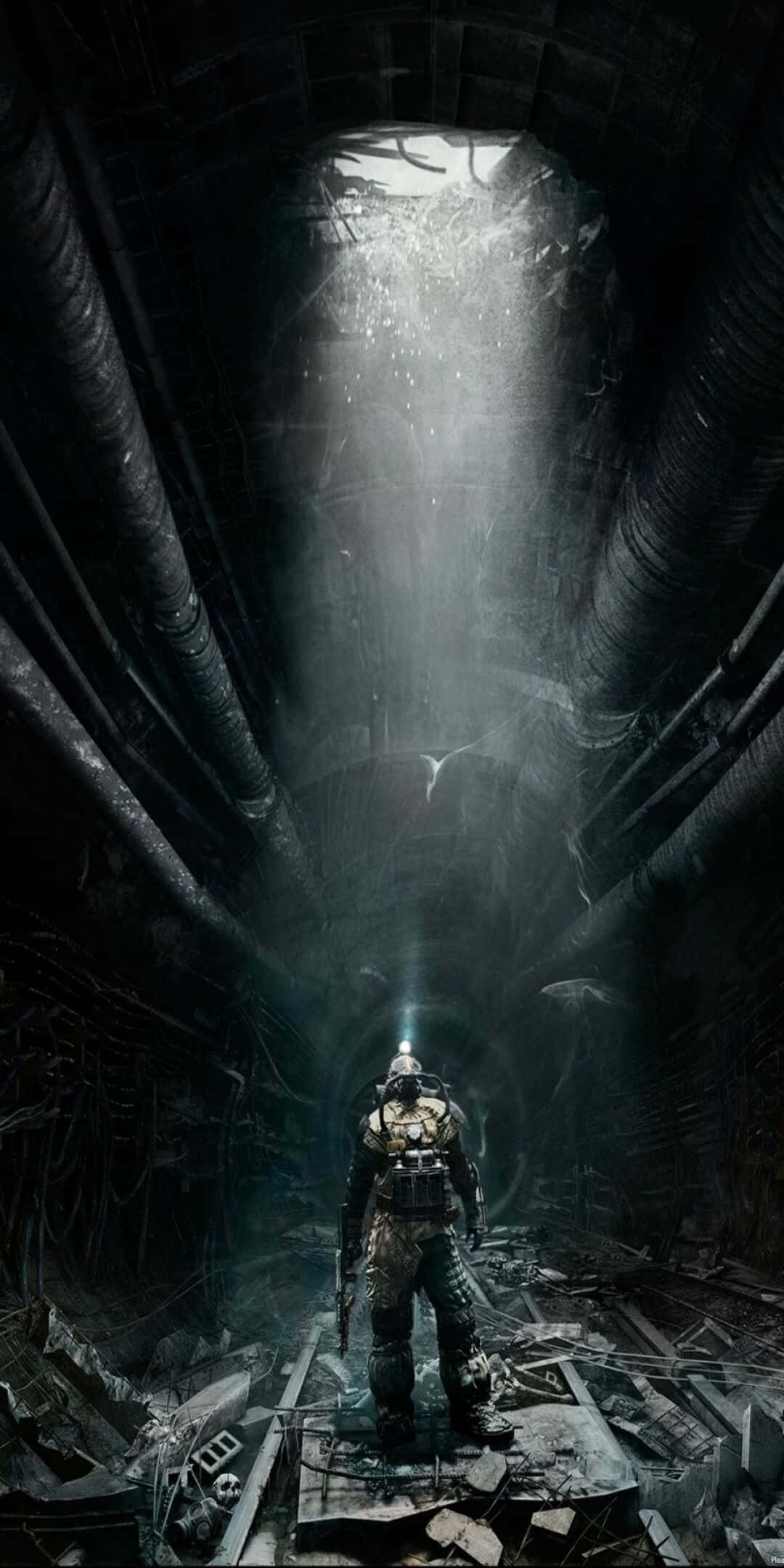 《地鐵2033》主角阿爾托姆於廢棄地鐵隧道背景（Pixel 3） 壁紙 — 一個孤獨的裝甲身影站在廢棄的工業隧道中，光線從上方穿透，照亮漂浮的碎片。