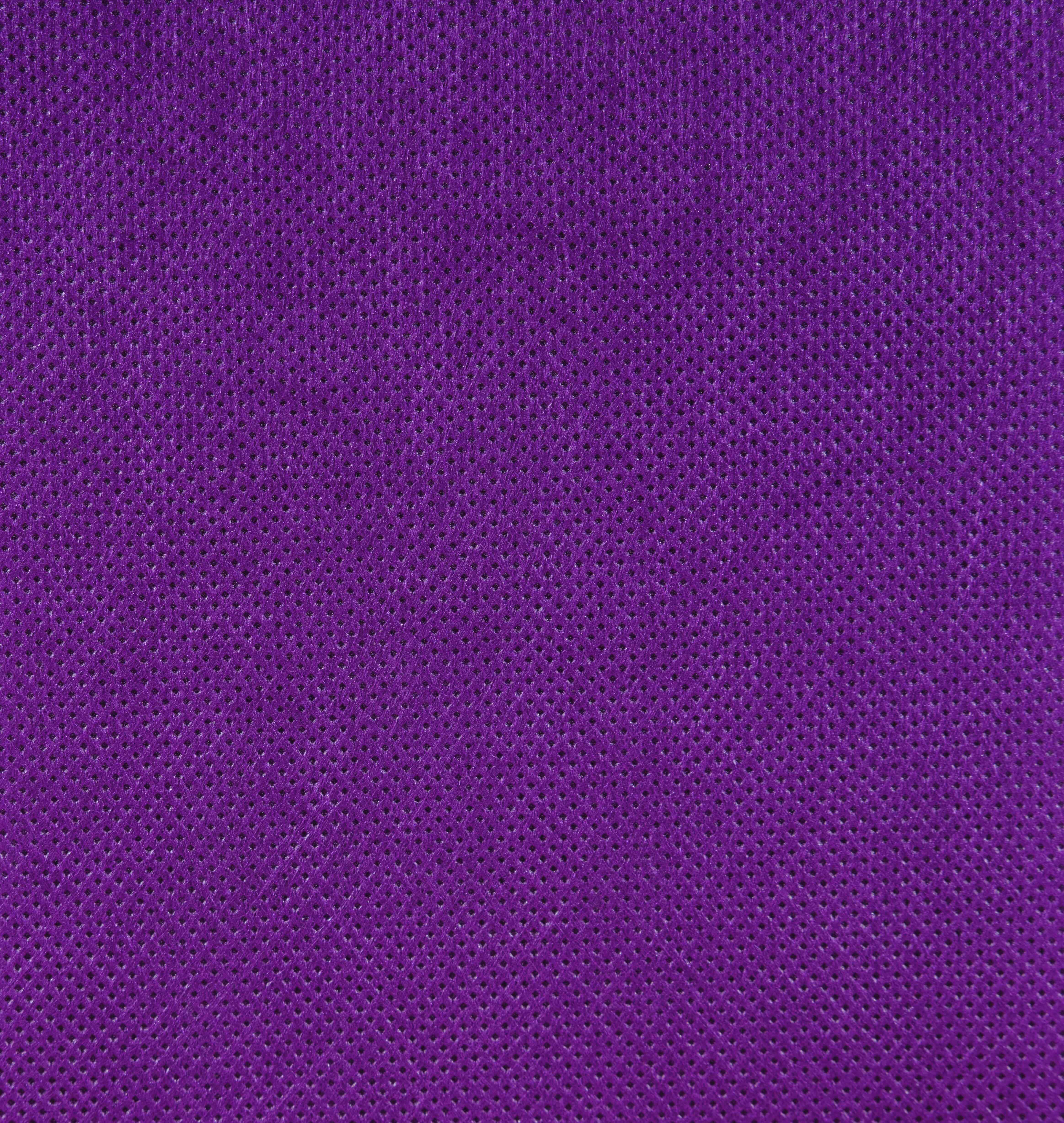 Purple Fabrics 桌布 壁紙 — 均勻燈光下，帶有細膩紋理編織圖案的濃郁紫色布料特寫。