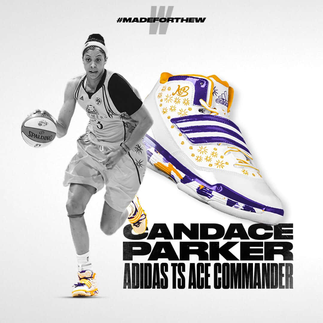 坎達斯·帕克代言阿迪達斯運動鞋 壁紙 — 一張黑白照片，籃球運動員 Candace Parker 正在運球，旁邊有一隻巨大的紫色和金色運動鞋。