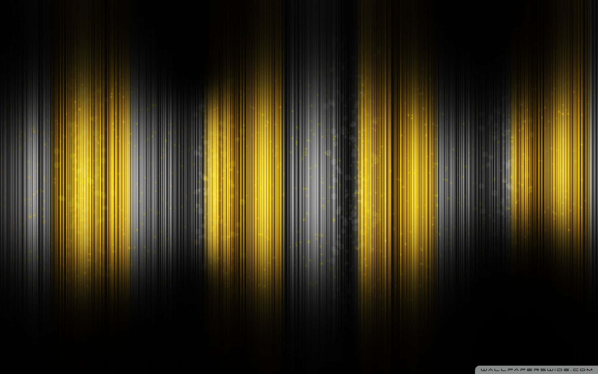 Yellow Abstract 桌布 壁紙 — 垂直金色光線在黑暗背景中發光，並帶有漂浮粒子。