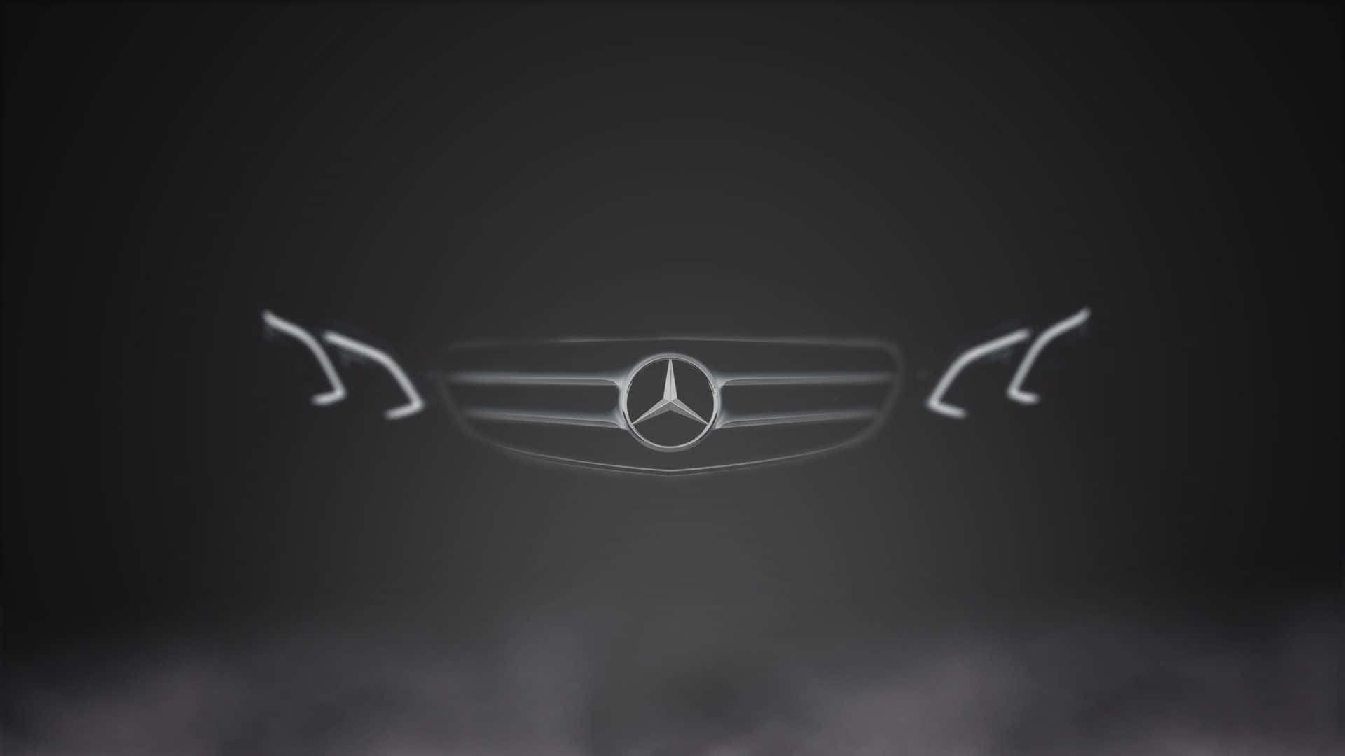 Mercedes-Benz 鬼面罩和標誌在黑暗煙霧氛圍中與風格化頭燈一同發光。