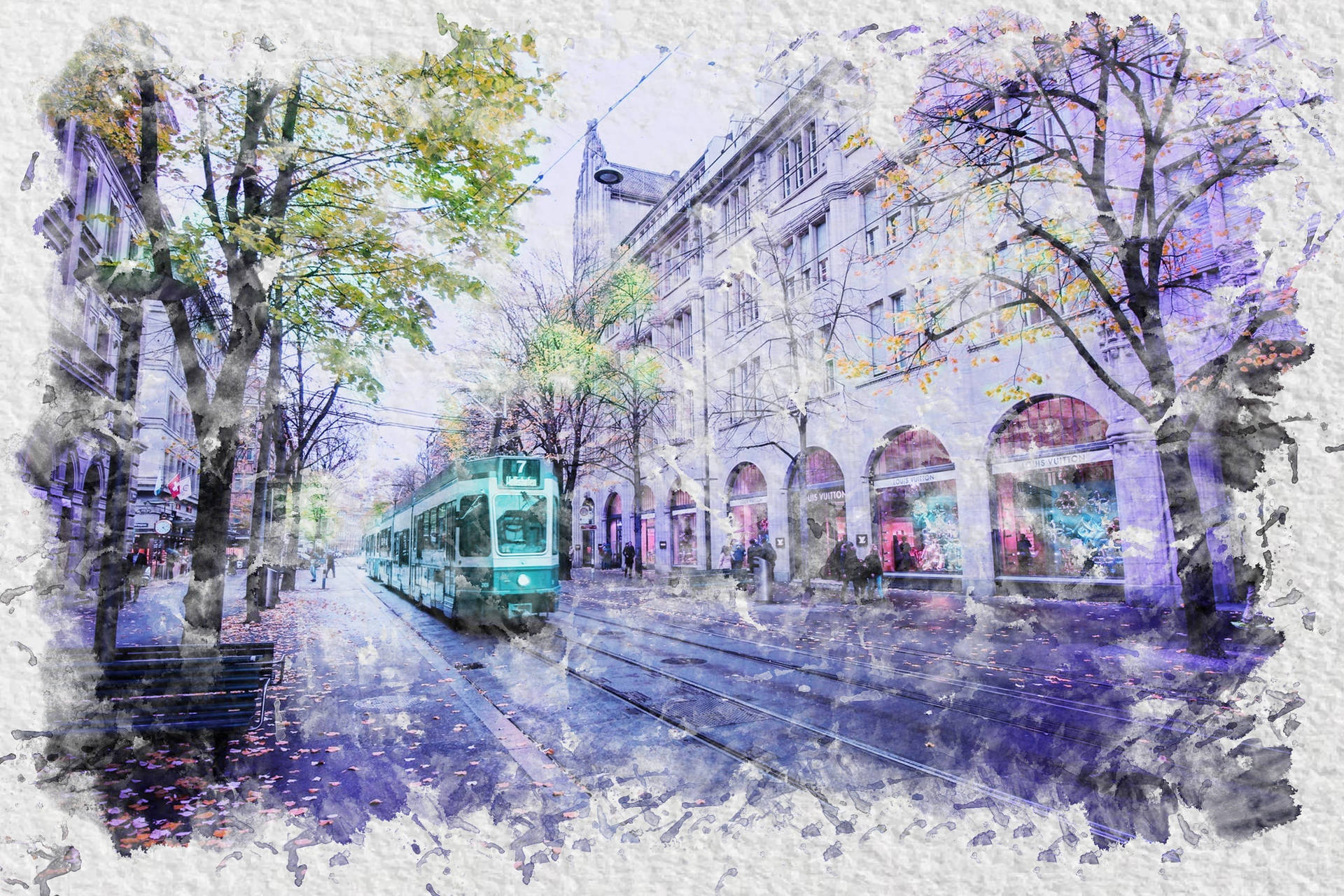 城市電車畫作桌面壁紙 壁紙 — 一幅水彩風格的城市街景，一輛綠色電車穿過秋天的樹木，經過拱形商店門面。