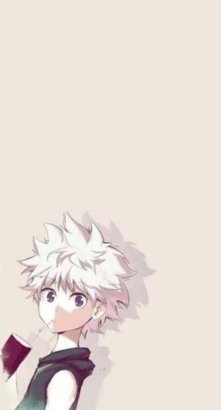 白髮紫眼的動漫男孩在米色背景前拿著紅色杯子。