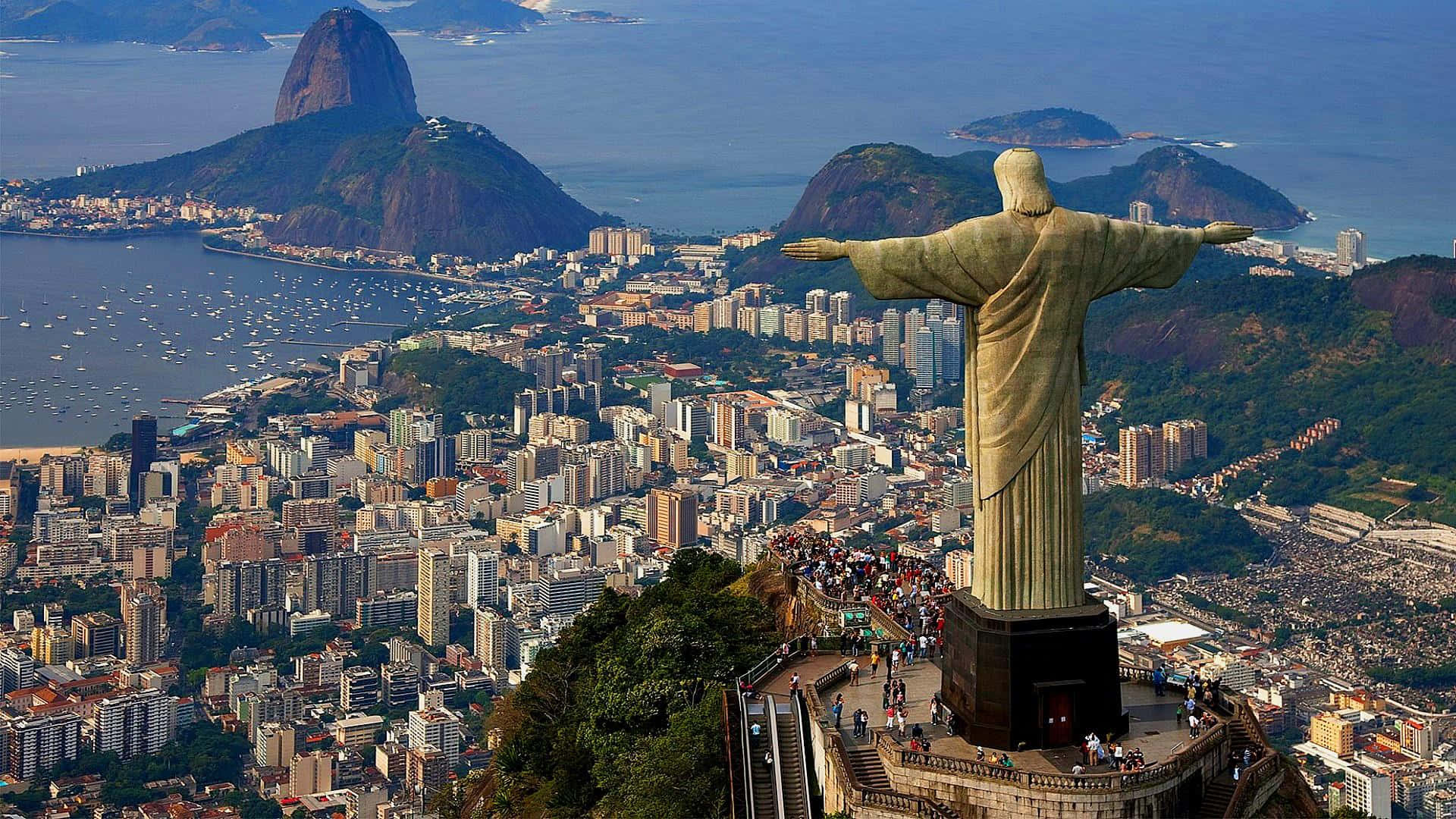 Brazil 桌布 壁紙 — 基督救世主雕像俯瞰里約熱內盧，背景是甜麵包山和瓜納巴拉灣。