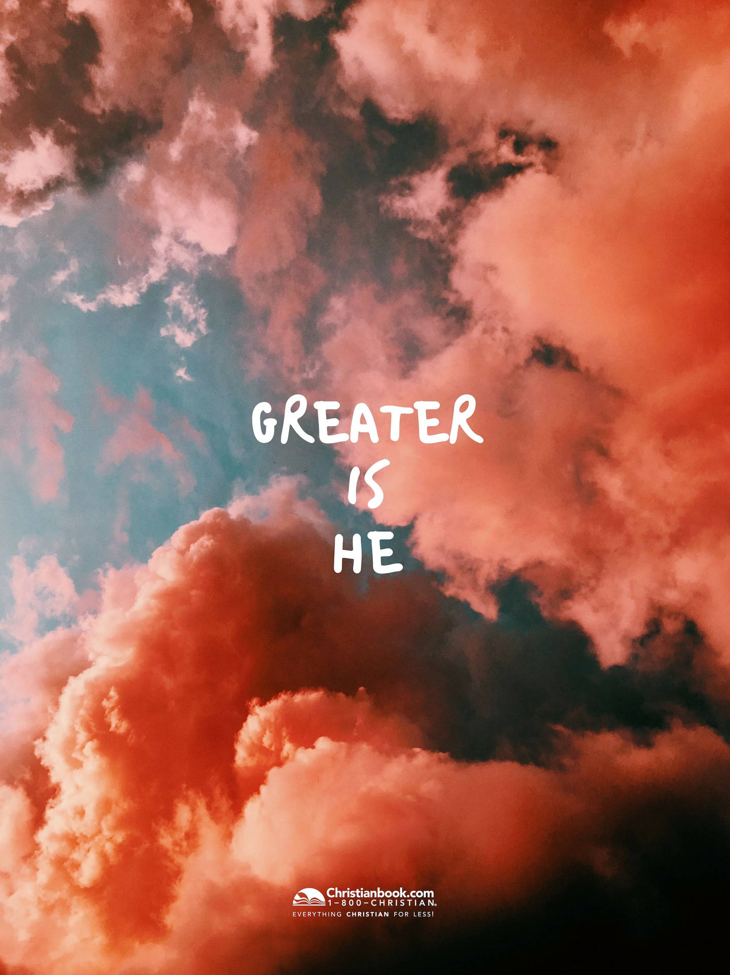 帶有「GREATER IS HE」文字的戲劇性橙色和藍綠色雲彩，用於靈感啟發。