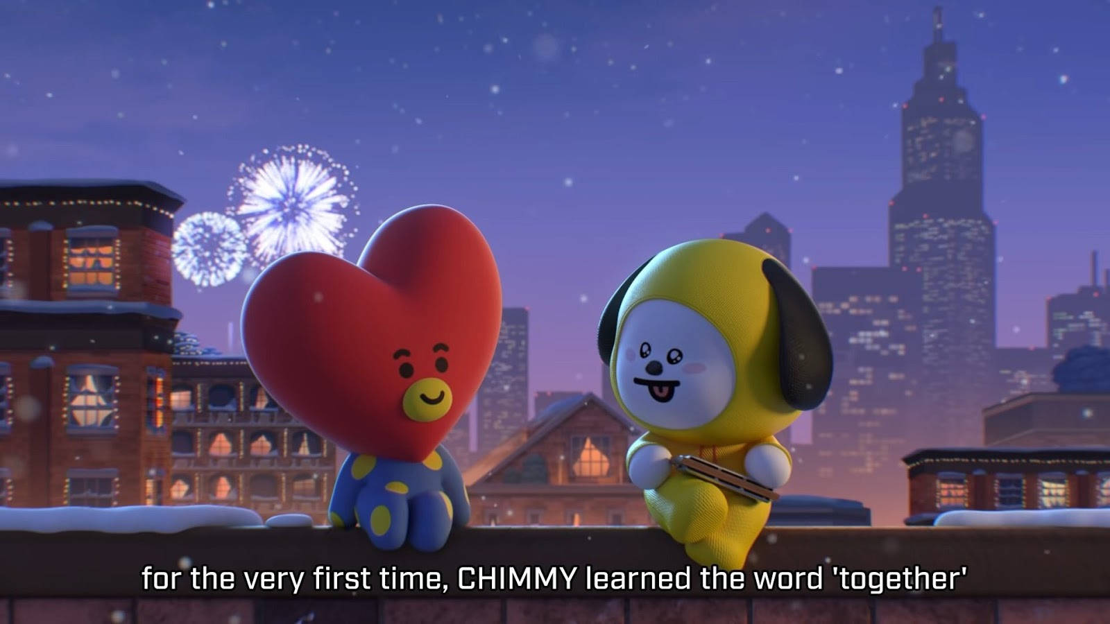 塔塔與奇米 BT21 壁紙 — 兩個可愛的動畫角色，一個紅心和一隻黃狗，坐在積雪的屋頂上，觀看夜晚城市天際線上的煙火。