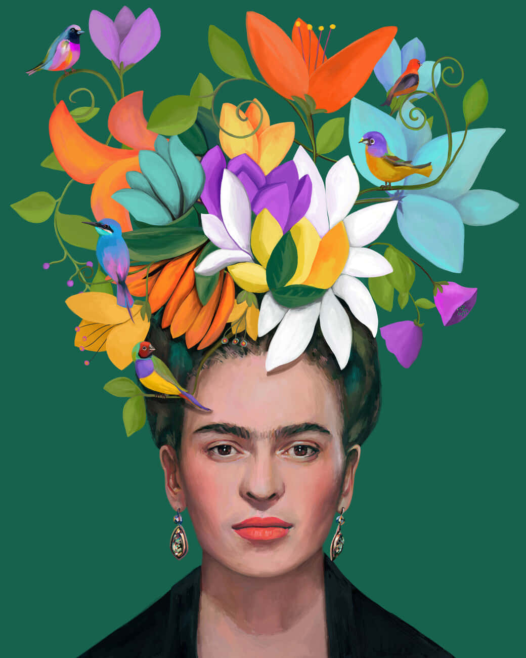 墨西哥傳奇藝術家費拉·卡蘿的藝術詮釋 壁紙 — Frida Kahlo 戴著一個由橙色、紫色和白色花朵以及色彩繽紛的鳥兒組成的鮮豔花冠，背景是深綠色。
