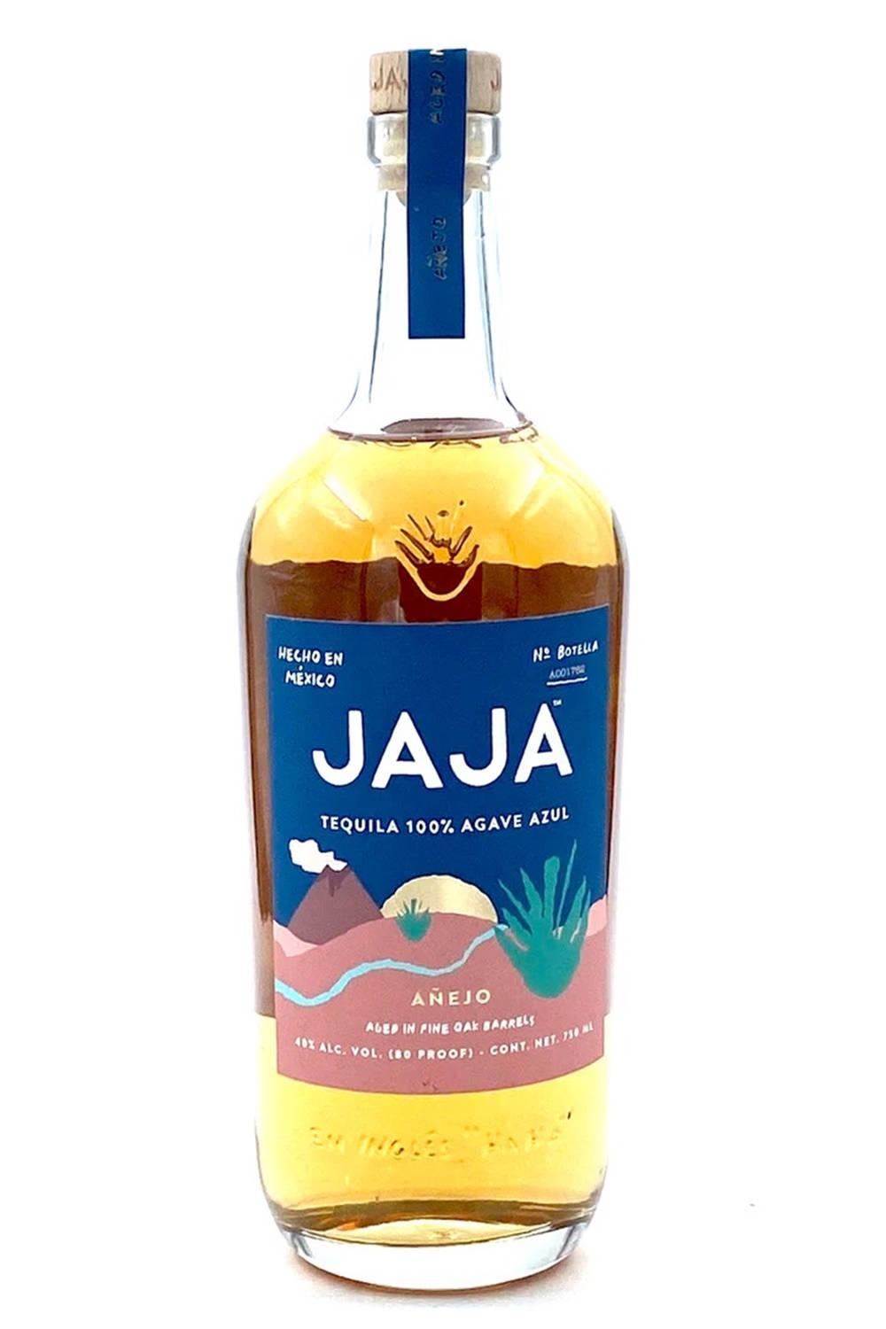一瓶帶有沙漠主題標籤的Jaja Añejo龍舌蘭酒。