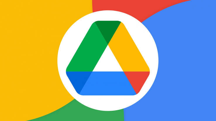 色彩繽紛抽象背景上的 Google Drive 標誌