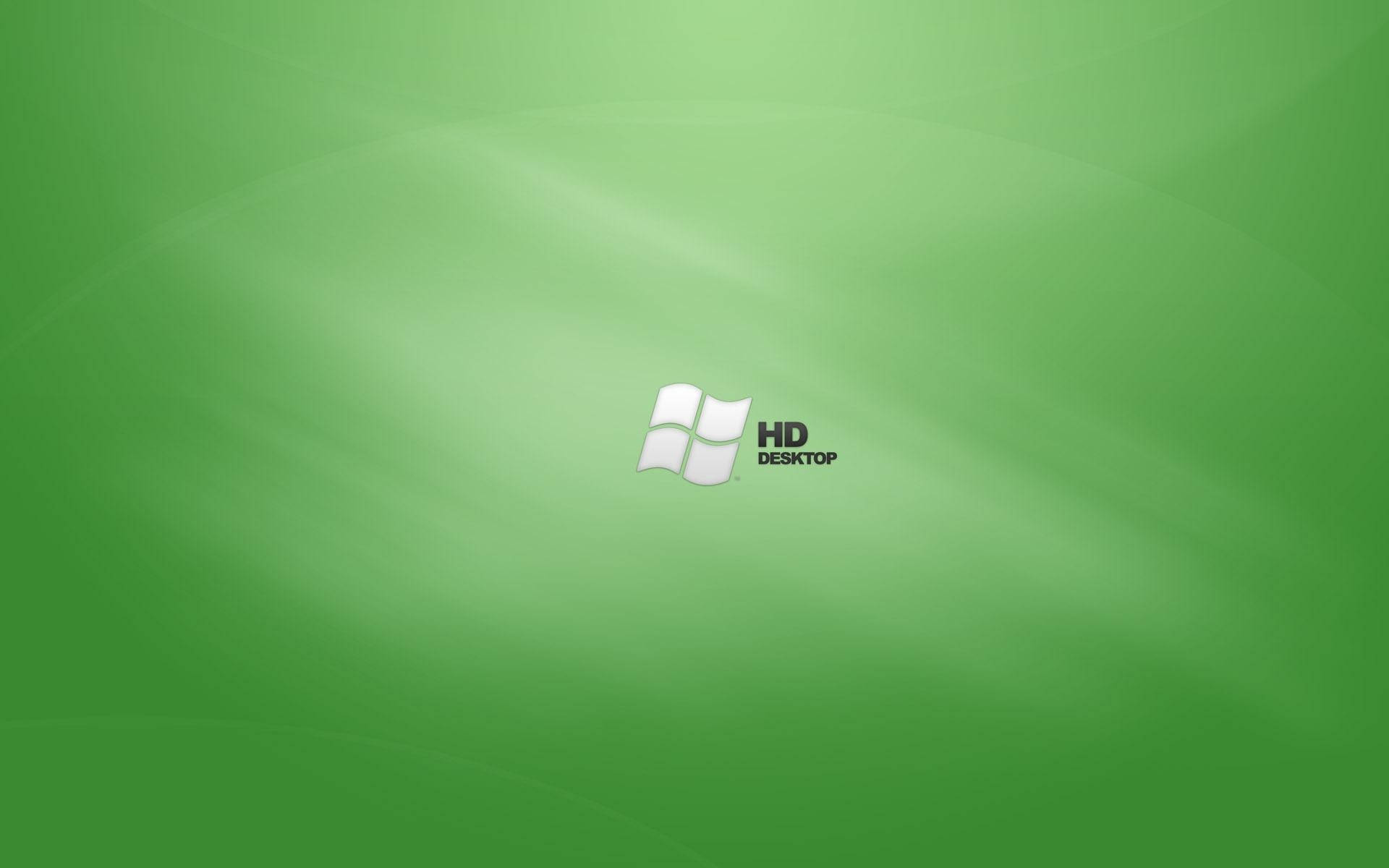 壯麗山巒日落 壁紙 — 柔和綠色漸變壁紙，中央帶有Windows標誌和HD Desktop文字。