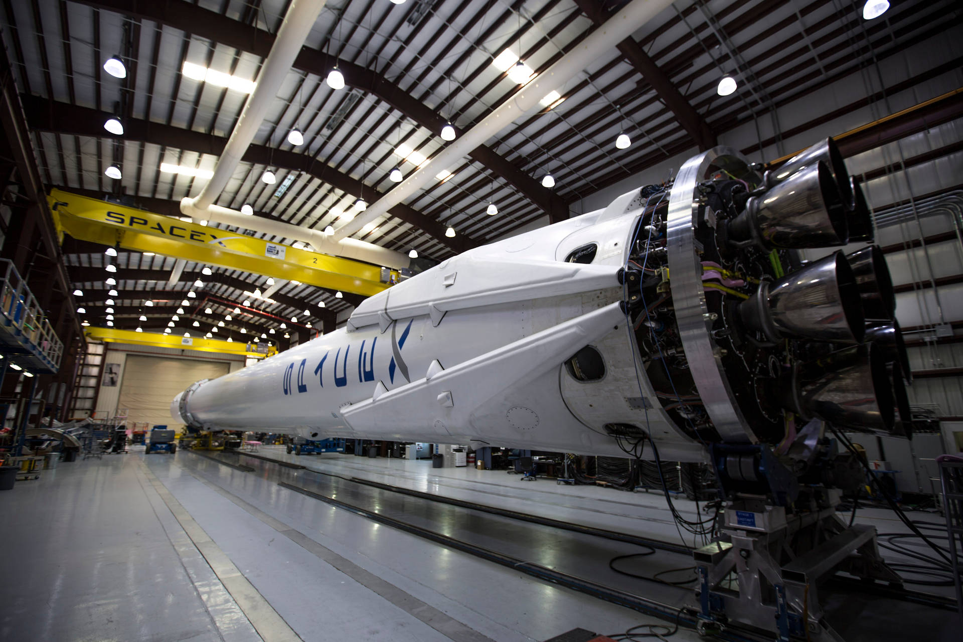 大型製造設施內的SpaceX Starship火箭。