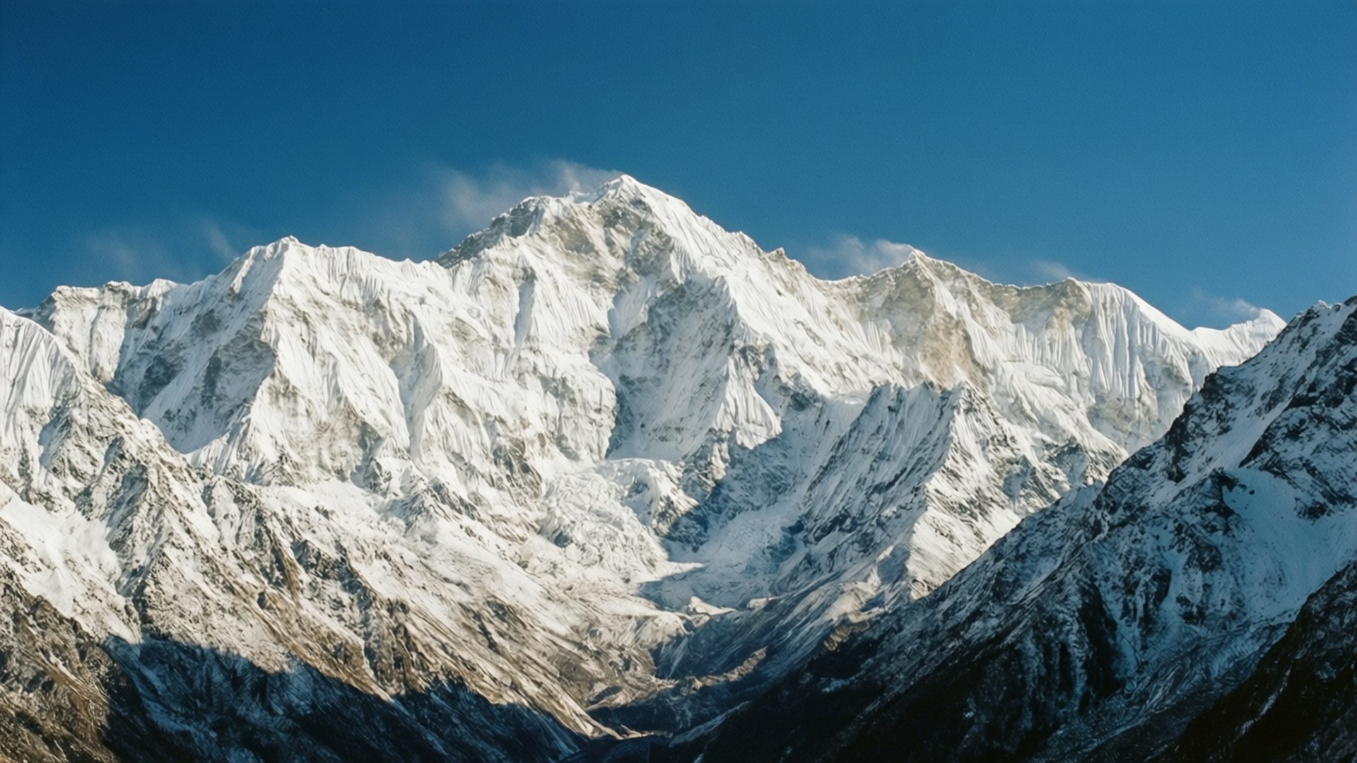 壯麗雪山峰 壁紙