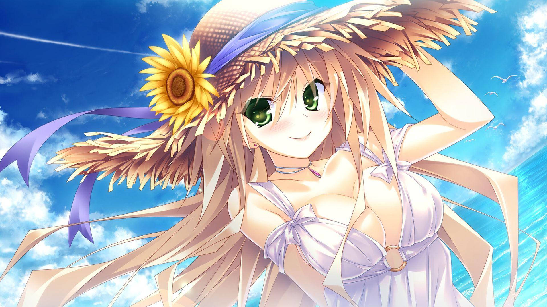 夏日動漫少女桌面 壁紙 — 一個開朗的動漫女孩，綠色眼睛，金色長髮，戴著裝飾向日葵的草帽，背景是藍天白雲。