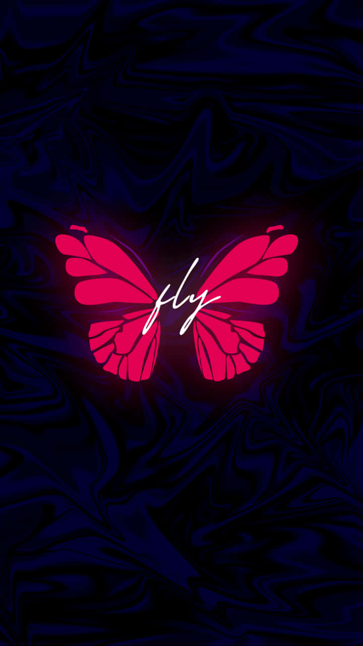 粉紅色蝴蝶，帶有發光的「fly」字樣，位於深藍色大理石紋背景上。