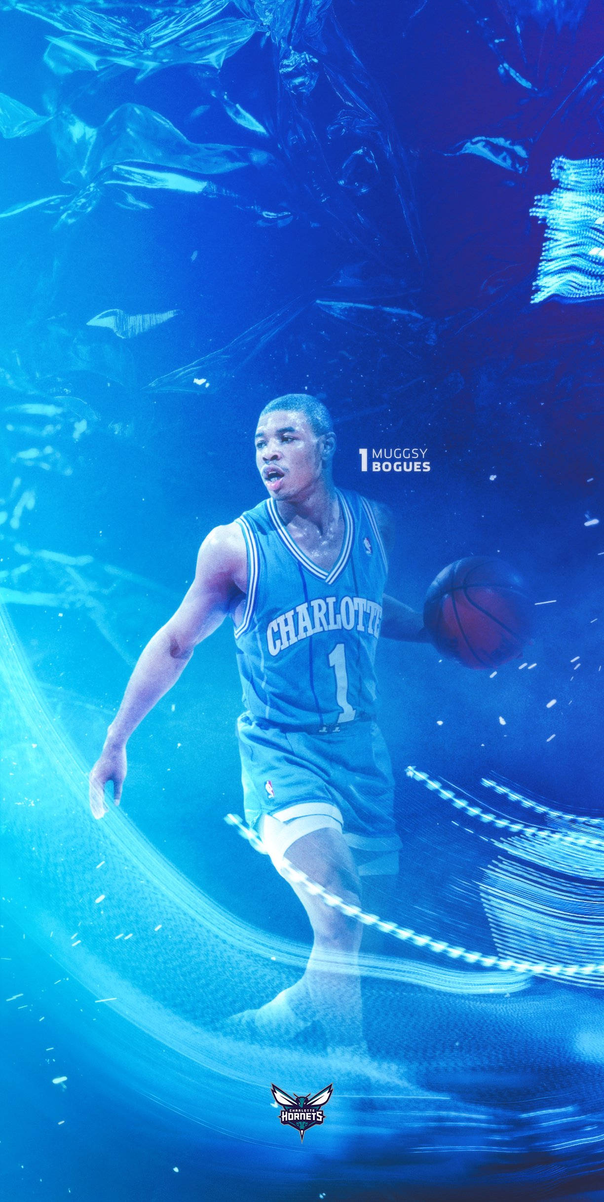 夏洛特黃蜂隊 Muggsy Bogues 壁紙 — 一名身穿夏洛特球衣的籃球運動員在旋轉的藍光和氣泡中於水下運球。