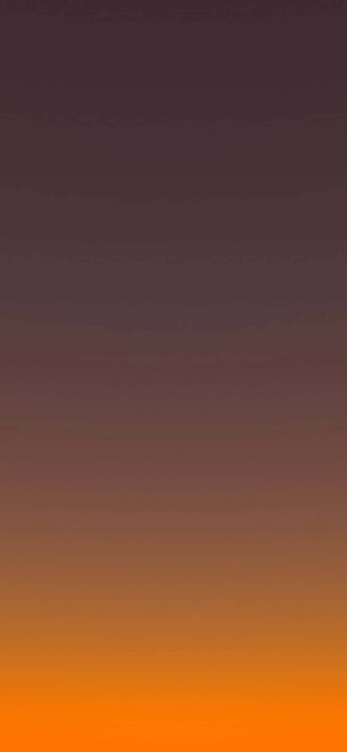 夕陽橙黃，背景有山巒 壁紙