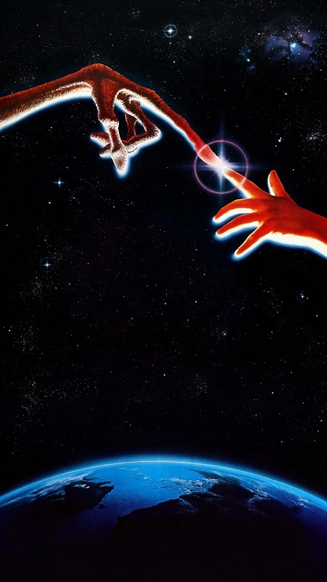 兩隻手越過太空觸摸地球上方的一顆星星
