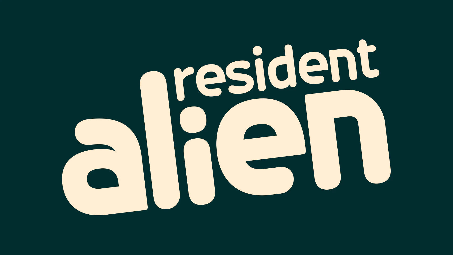 深青色背景上的奶油色「resident alien」標誌