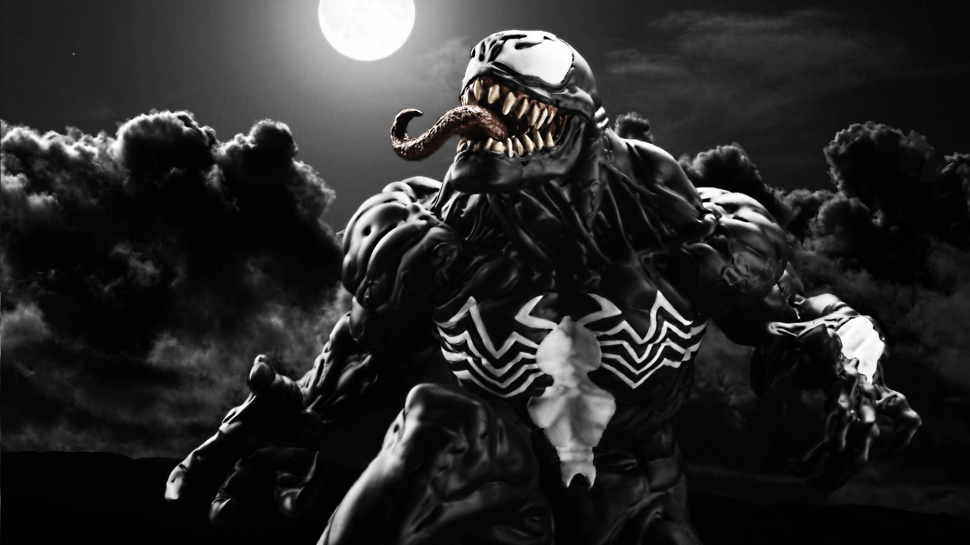 共生體 Venom 在滿月下站立，背後有黑暗的雲層。