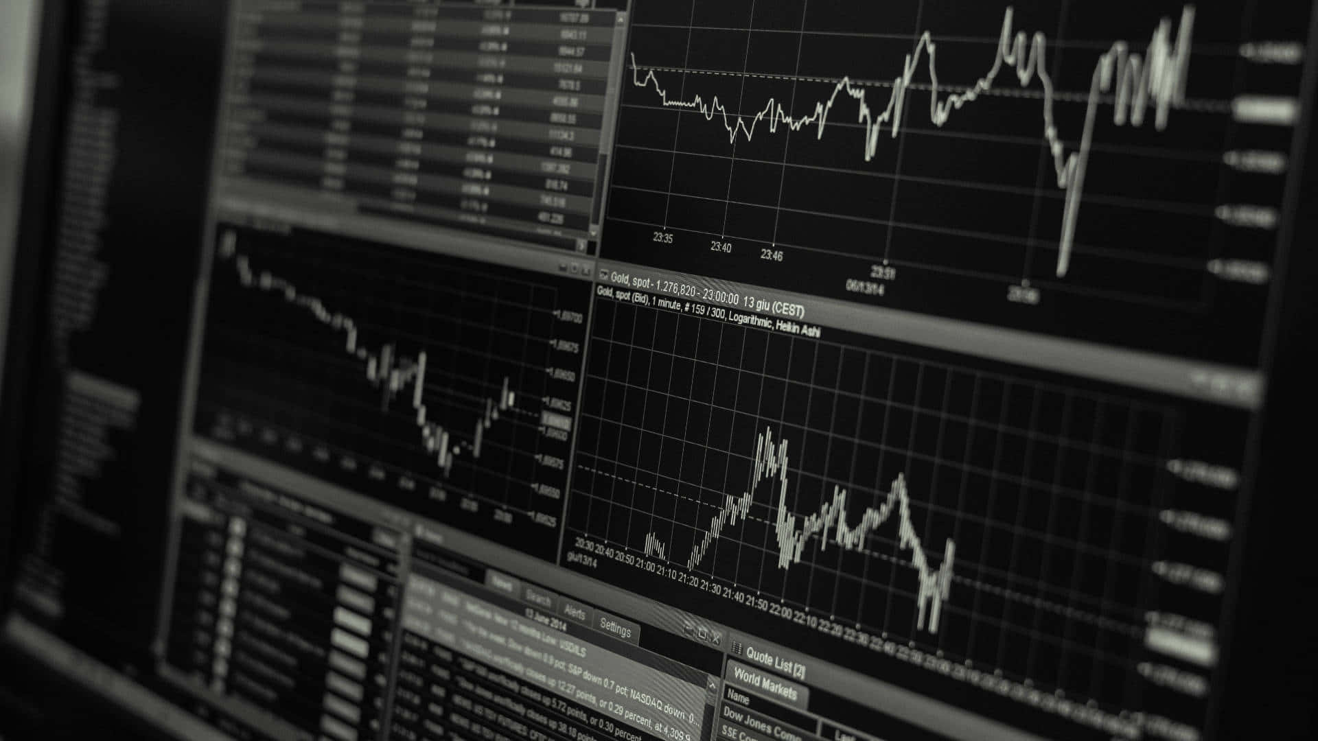 Forex 桌布 壁紙 — 多個電腦屏幕的特寫，顯示波動的金融股票圖表和單色數據。
