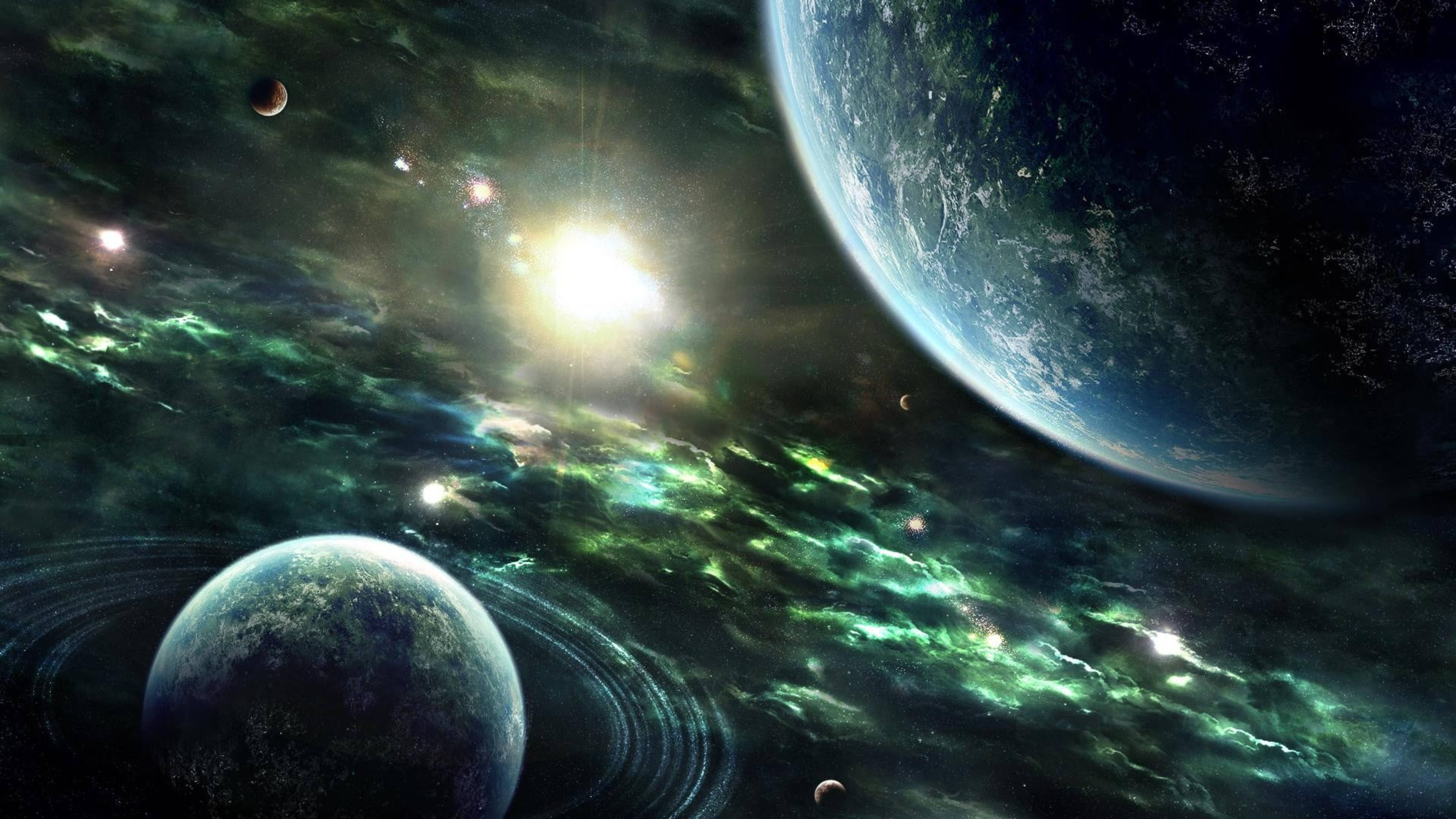 多元宇宙暗黑美學 壁紙 — 一個宇宙景觀，包含一顆發光的太陽、旋轉的綠色星雲，以及兩顆行星，一顆帶有光環，另一顆是藍色的類地世界。