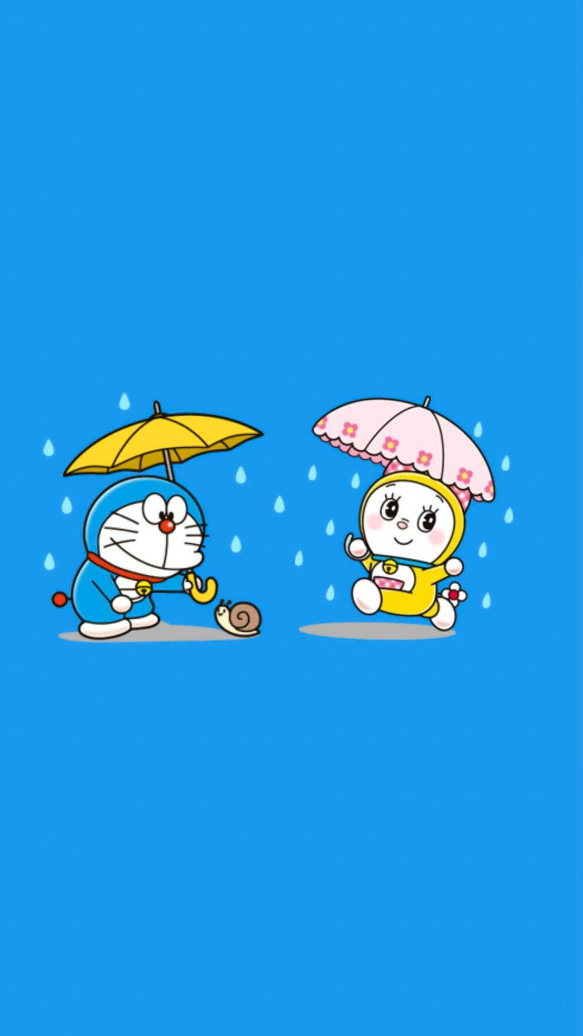 Doraemon 桌布 壁紙 — 多啦A夢和多啦美在柔和的雨中共享雨傘，背景為純藍色。