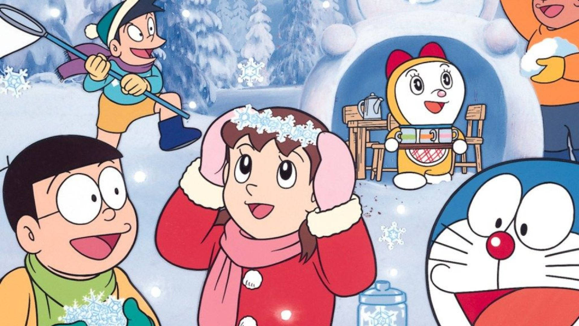 nobita 桌布 壁紙 — 多啦A夢和朋友們在雪白的冬日場景中快樂地玩耍，周圍有雪人和飄落的雪花。
