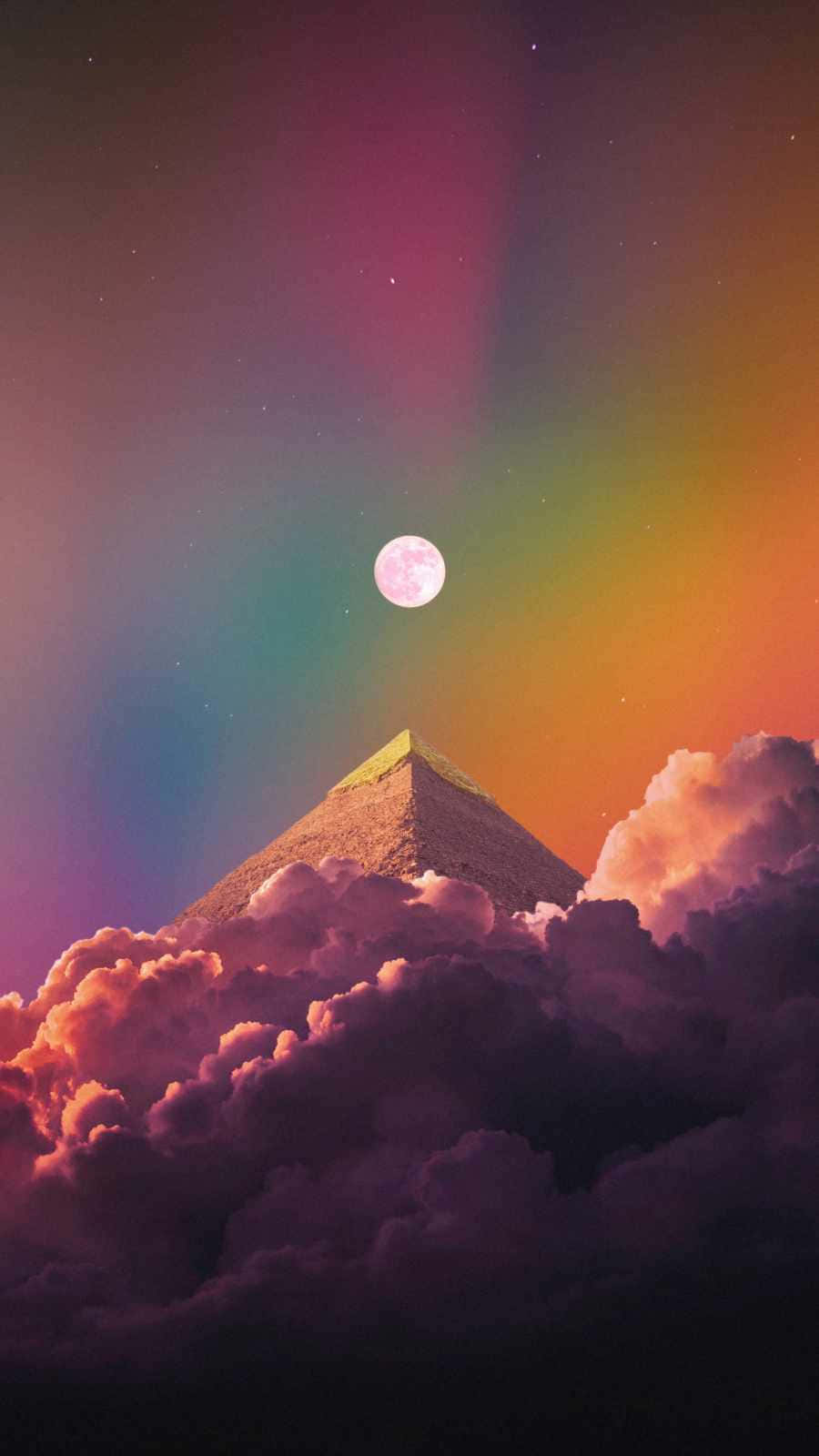 多彩天空下的月亮金字塔 壁紙 — 一座雄偉的金字塔聳立在蓬鬆的雲層之上，天空中有 vibrant 的彩虹和一輪發光的月亮。
