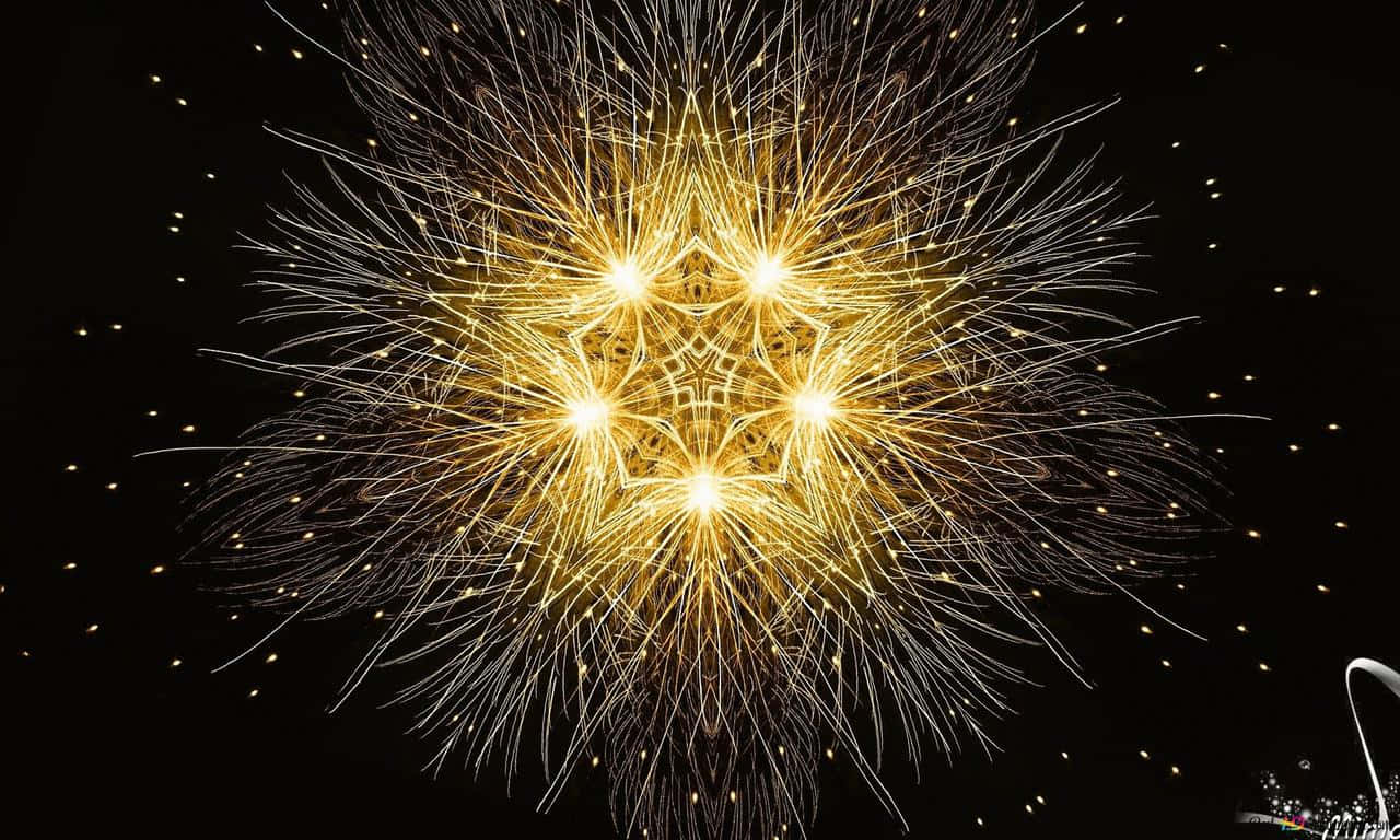 金色分形煙火在黑暗的天空中爆裂，形成對稱的星形圖案。