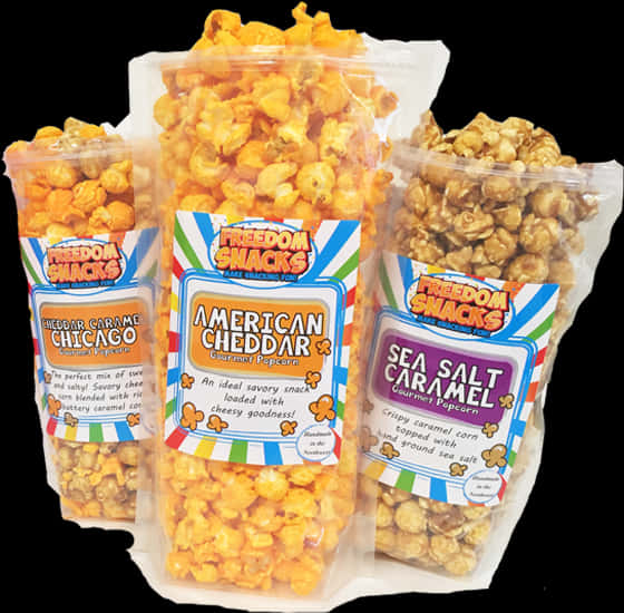 多種口味爆米花包裝 壁紙 — 三袋 Freedom Snacks 美食爆谷，口味包括 American Cheddar Sea Salt Caramel 和 Cheddar Caramel Chicago，在黑色背景前展示。