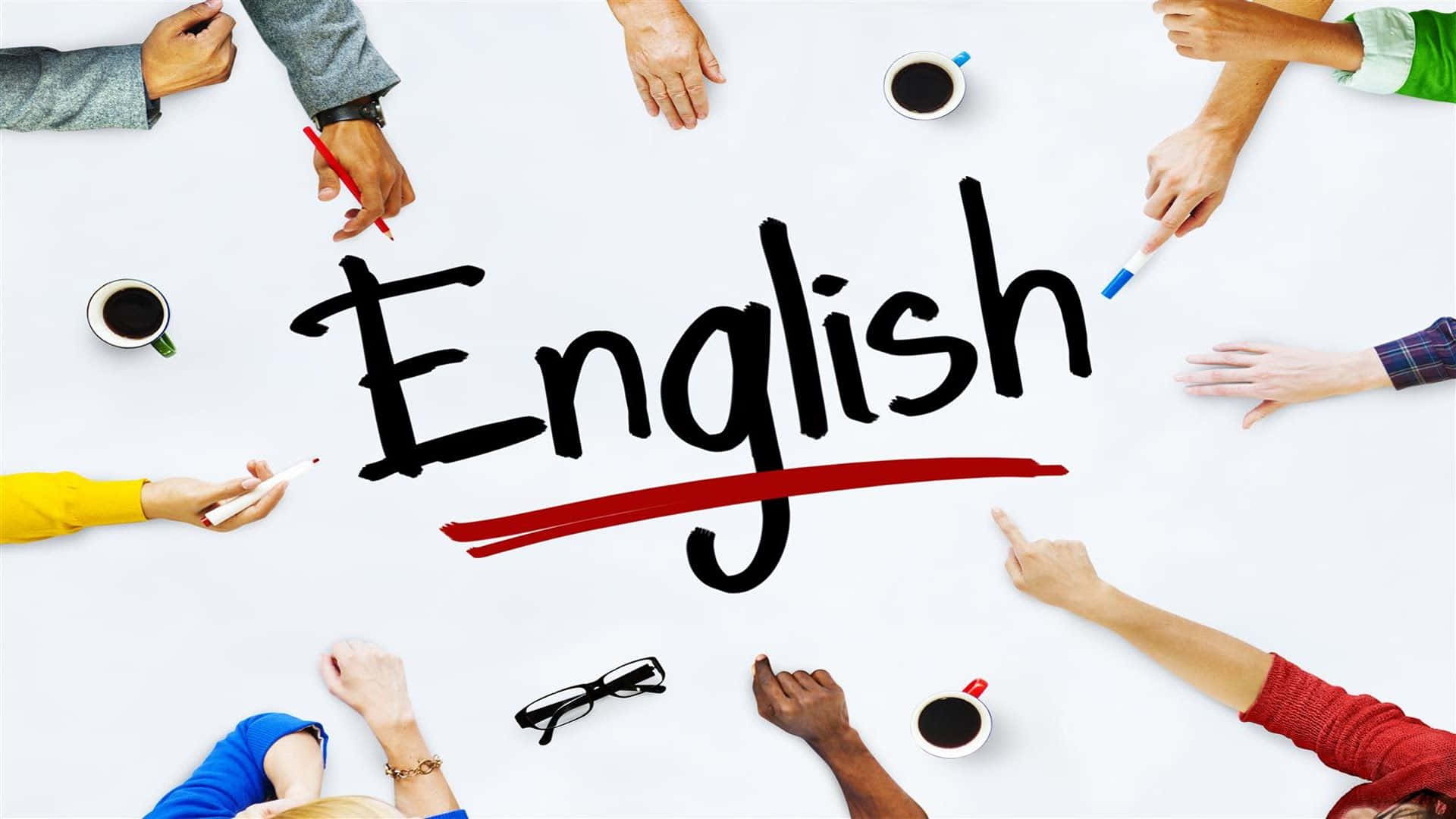 English 桌布 壁紙 — 多隻不同嘅手圍住用粗黑馬克筆寫嘅「English」一詞，下面有紅色底線，喺一張白色枱上，仲有咖啡杯同玻璃杯。