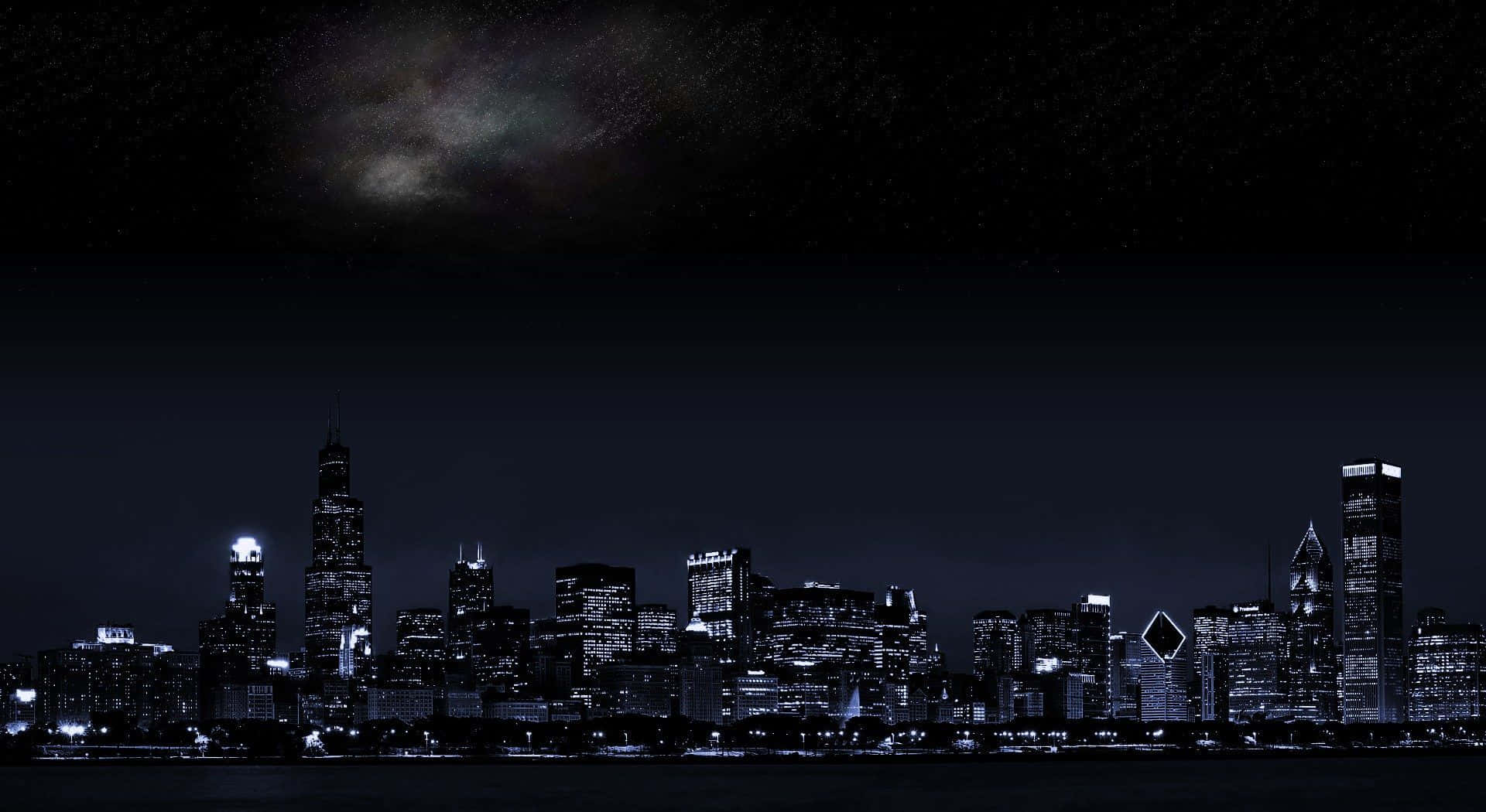 暗夜城市 桌布 壁紙 — 夜晚城市天際線，星空下銀河拱跨天際。