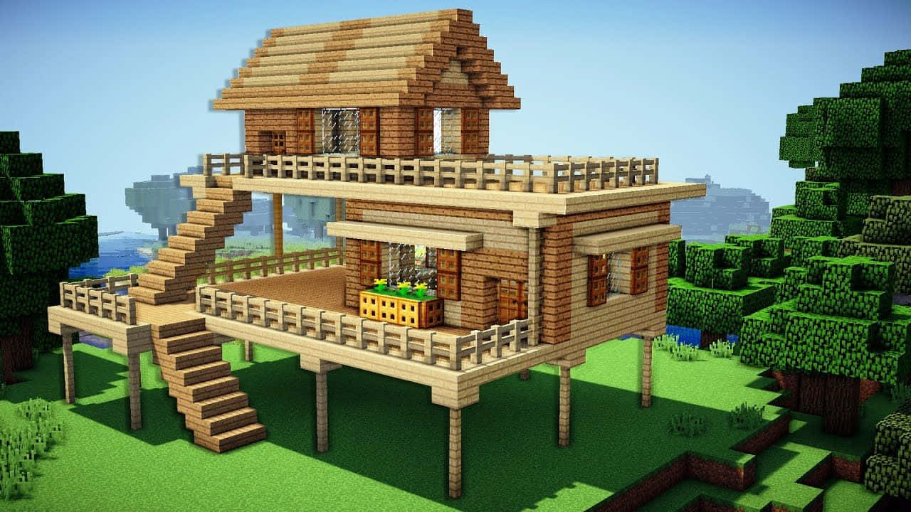在Minecraft中建造的木製樹屋，有樓梯和陽台，周圍環繞著樹木。